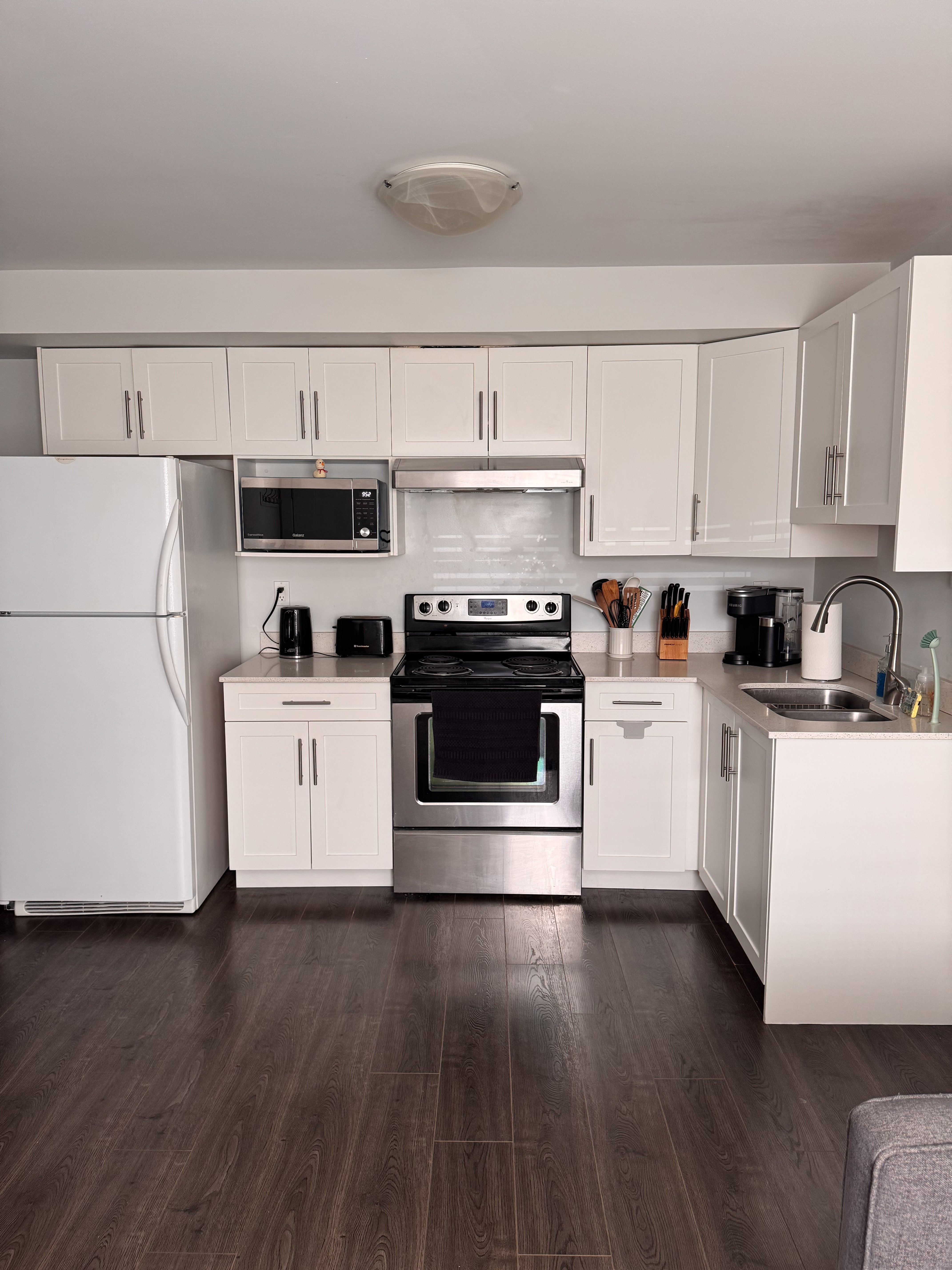 8592 Armstrong Avenue, Burnaby, BC - Basement for rent