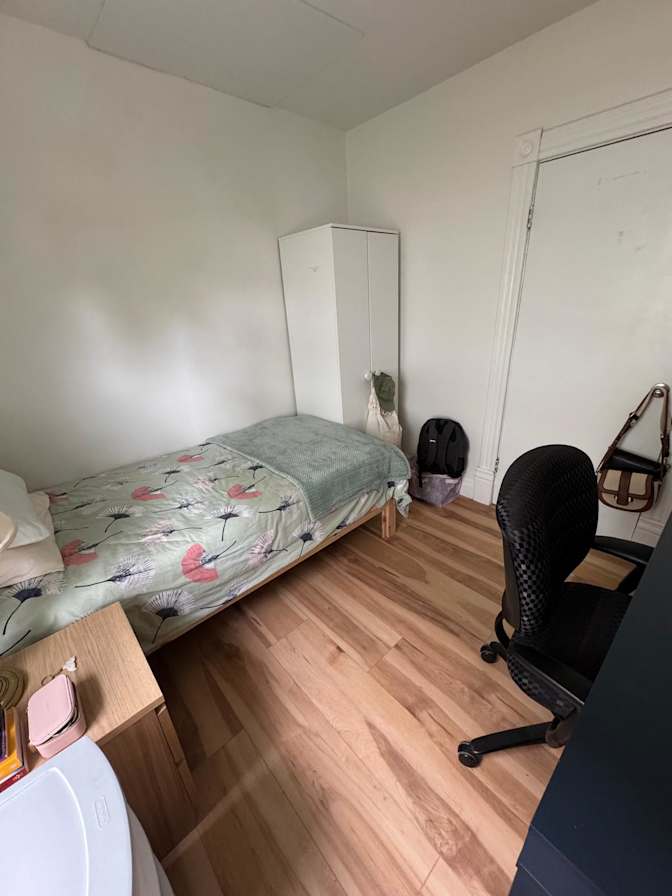 Ramsay, Calgary, AB - Room for rent