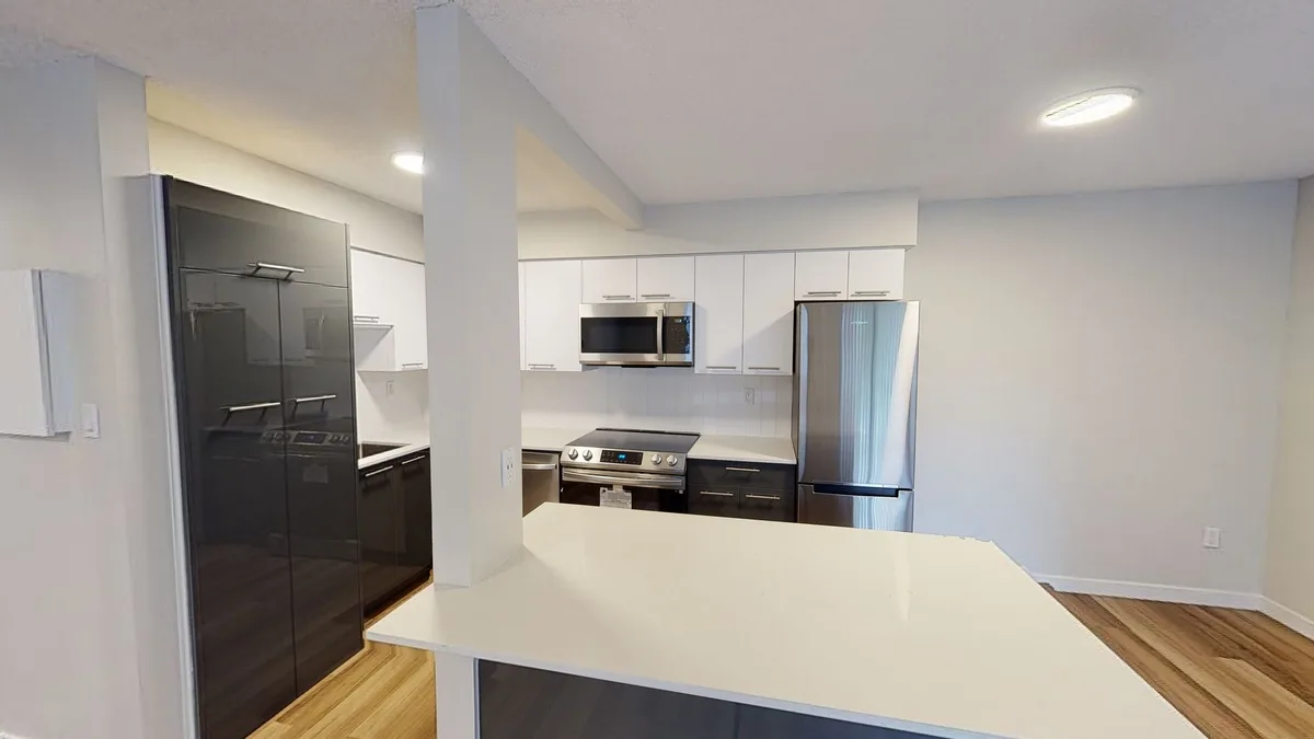 2280 West 6th