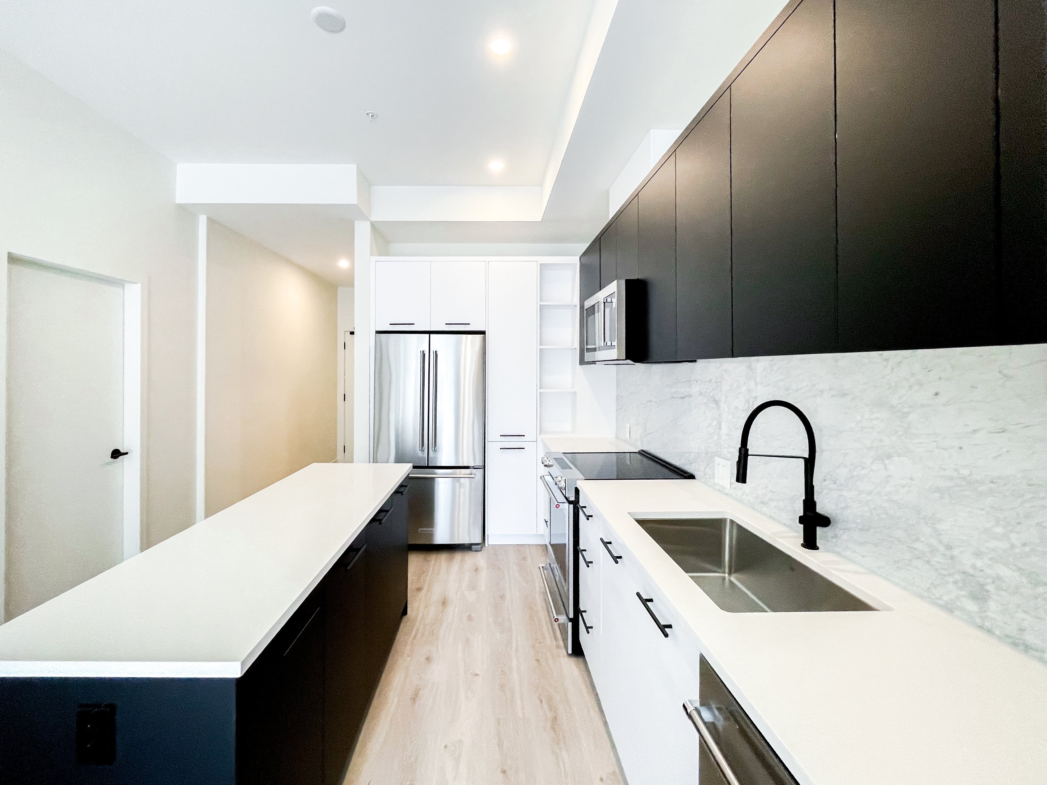 2635 King George Boulevard, Surrey, BC - Condo for rent