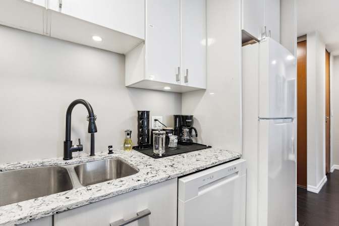 Downtown, Vancouver, BC - Room for rent