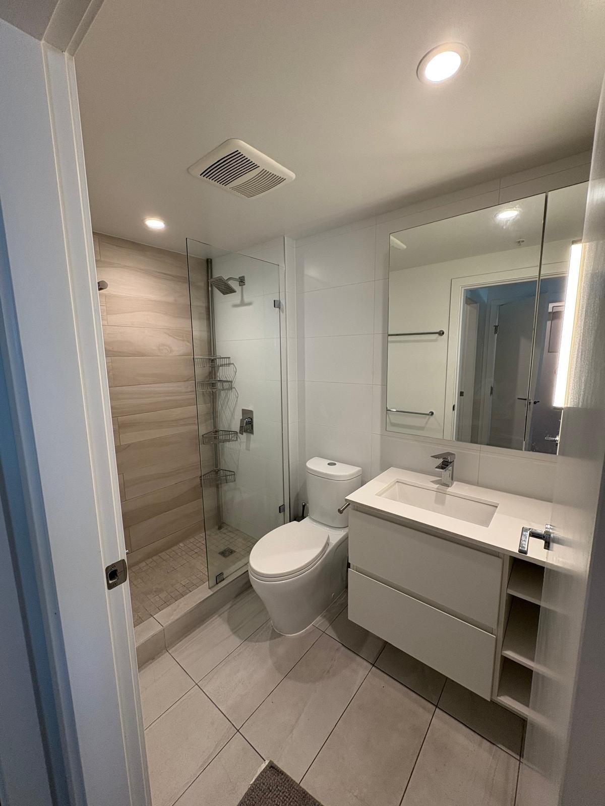 13615 Fraser Highway, Surrey, BC - Condo for rent