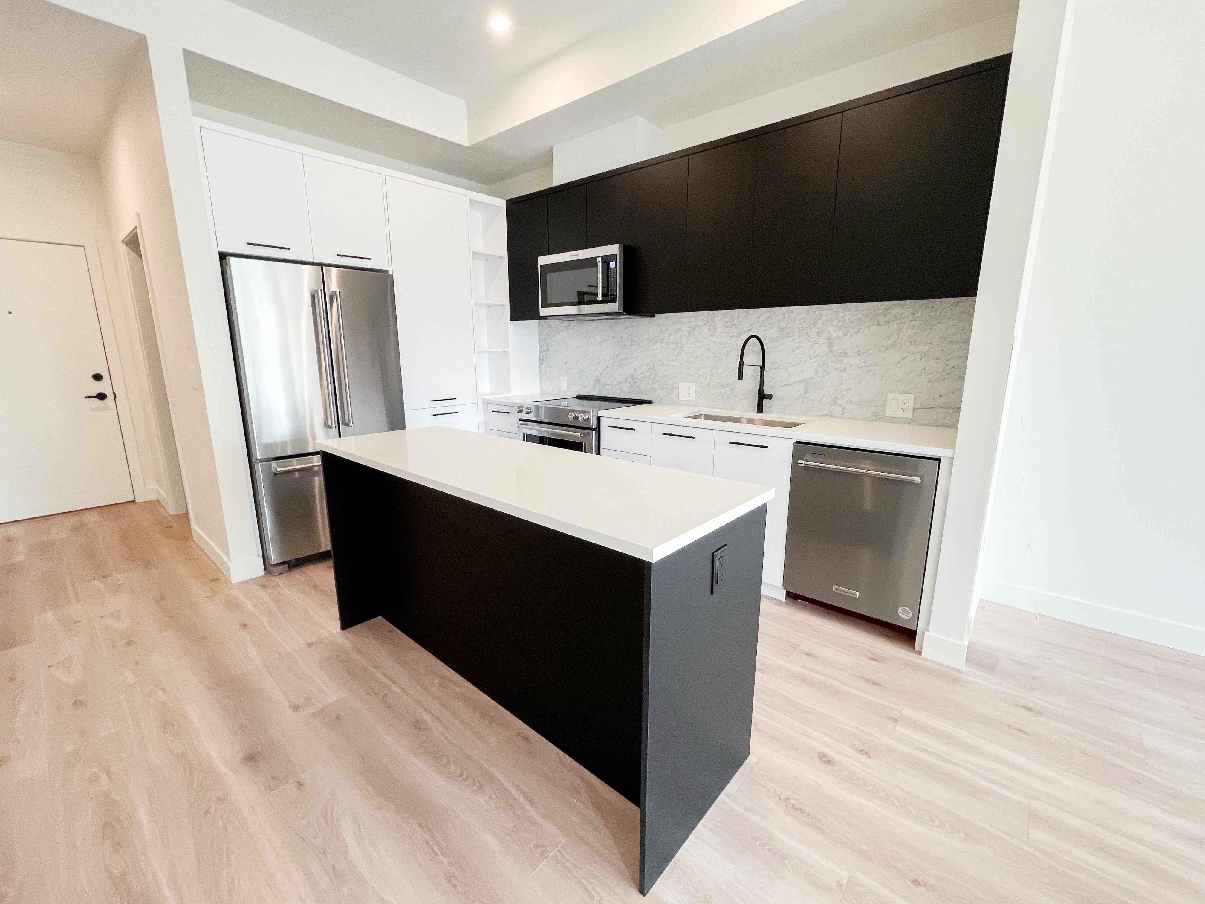 2635 King George Boulevard, Surrey, BC - Condo for rent