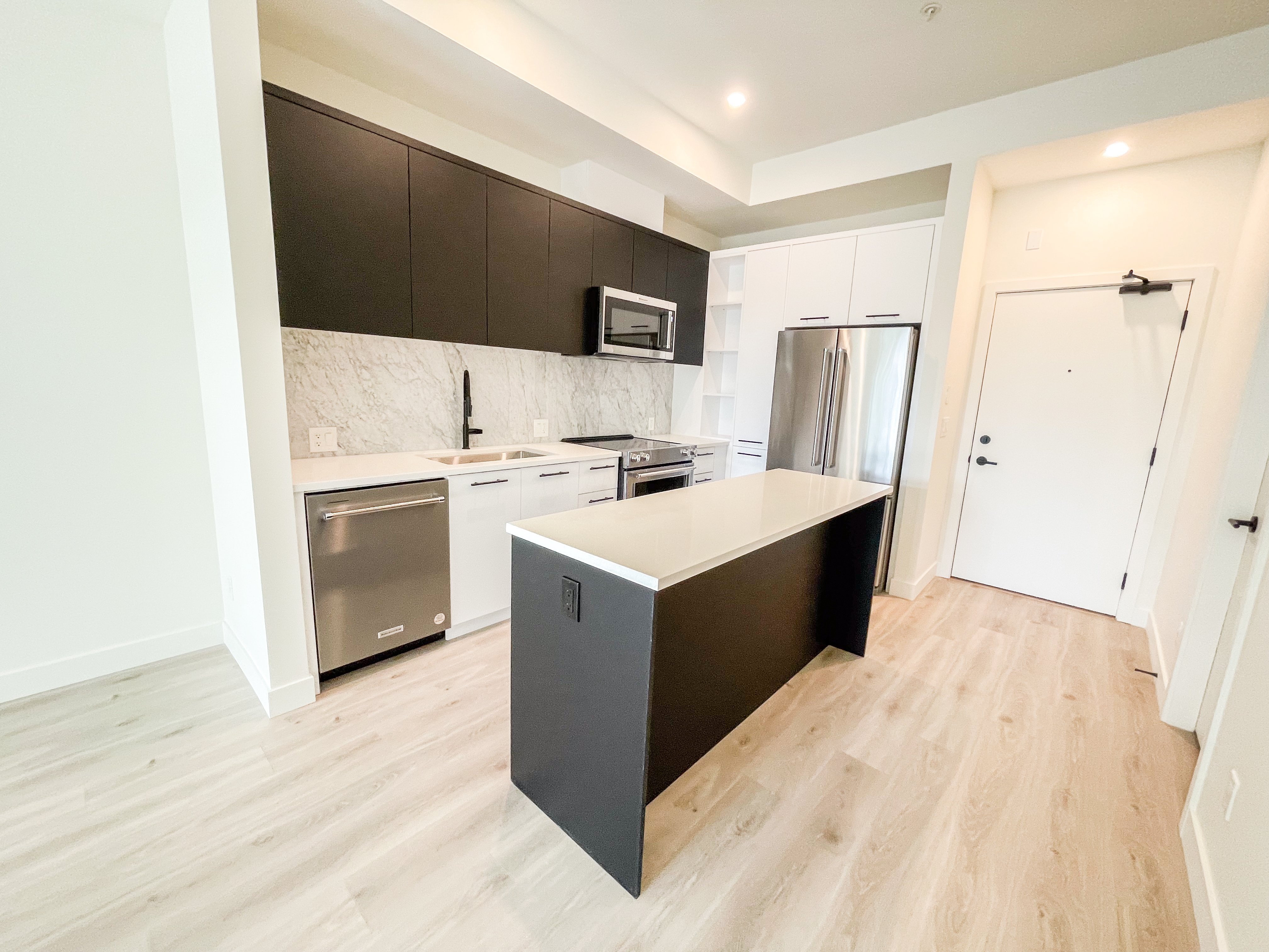 2635 King George Boulevard, Surrey, BC - Condo for rent