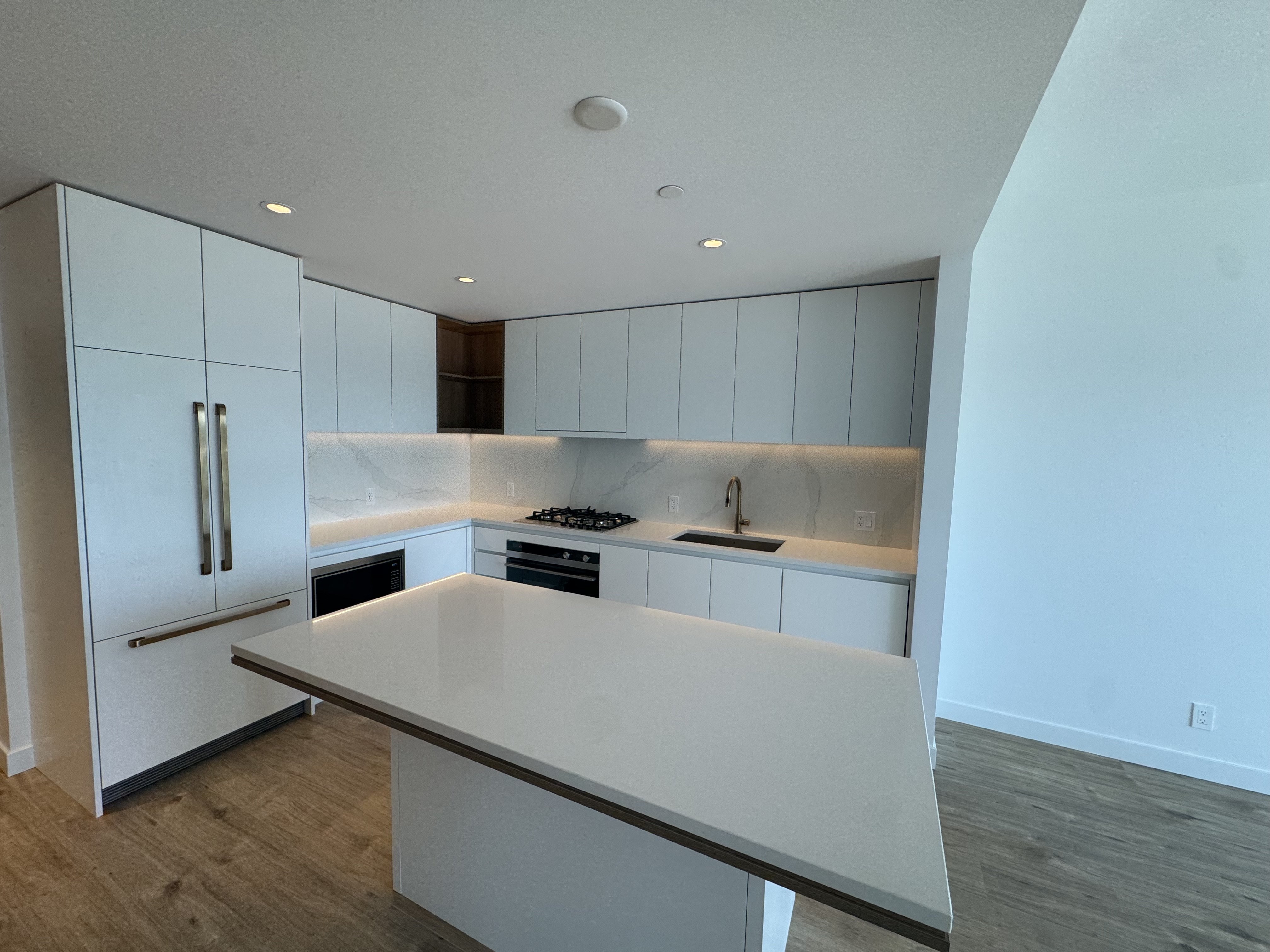 720 Farrow Street, Coquitlam, BC - Condo for rent