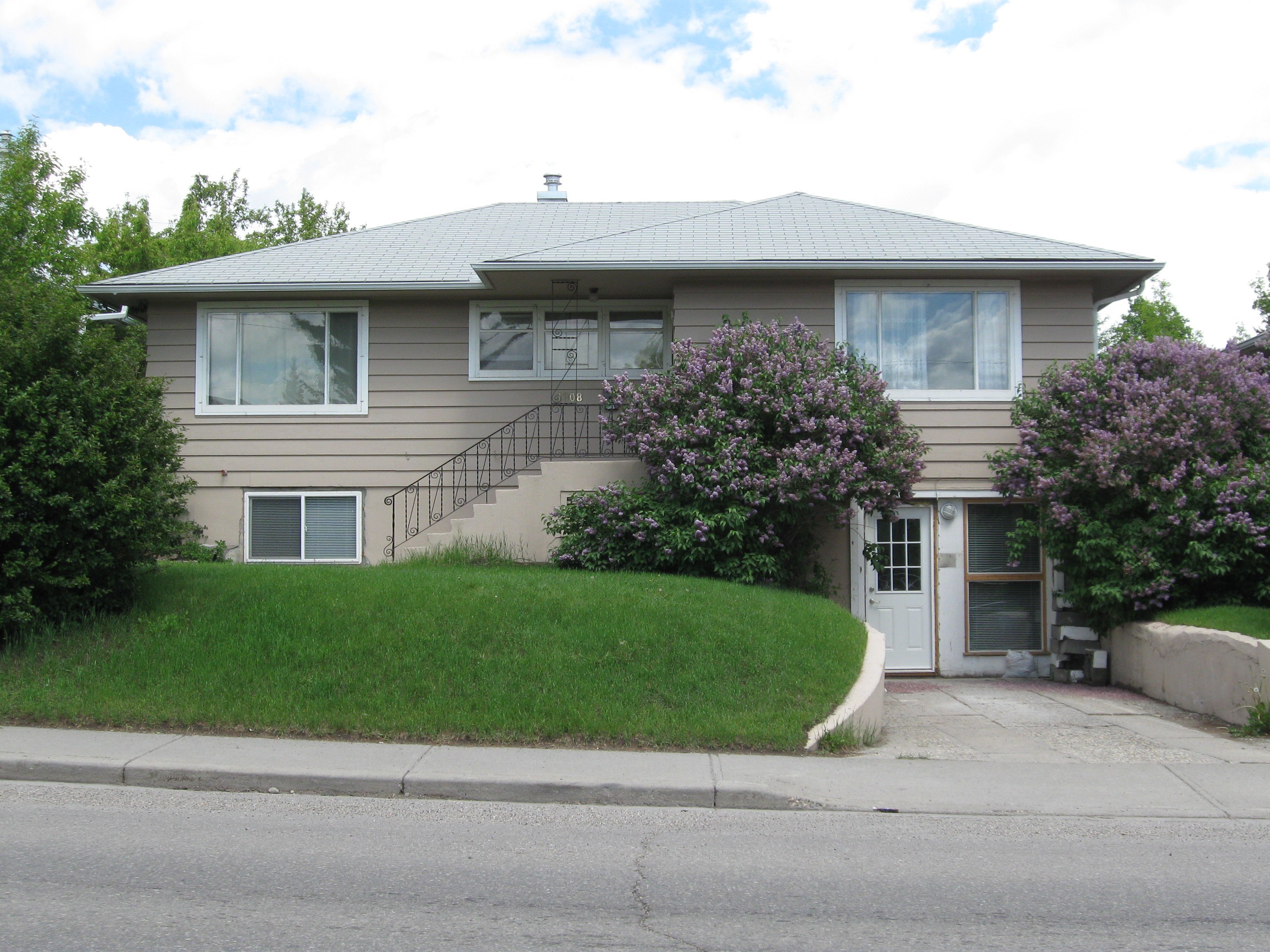 1908 26 Avenue Southwest, Calgary, AB - Duplex for rent