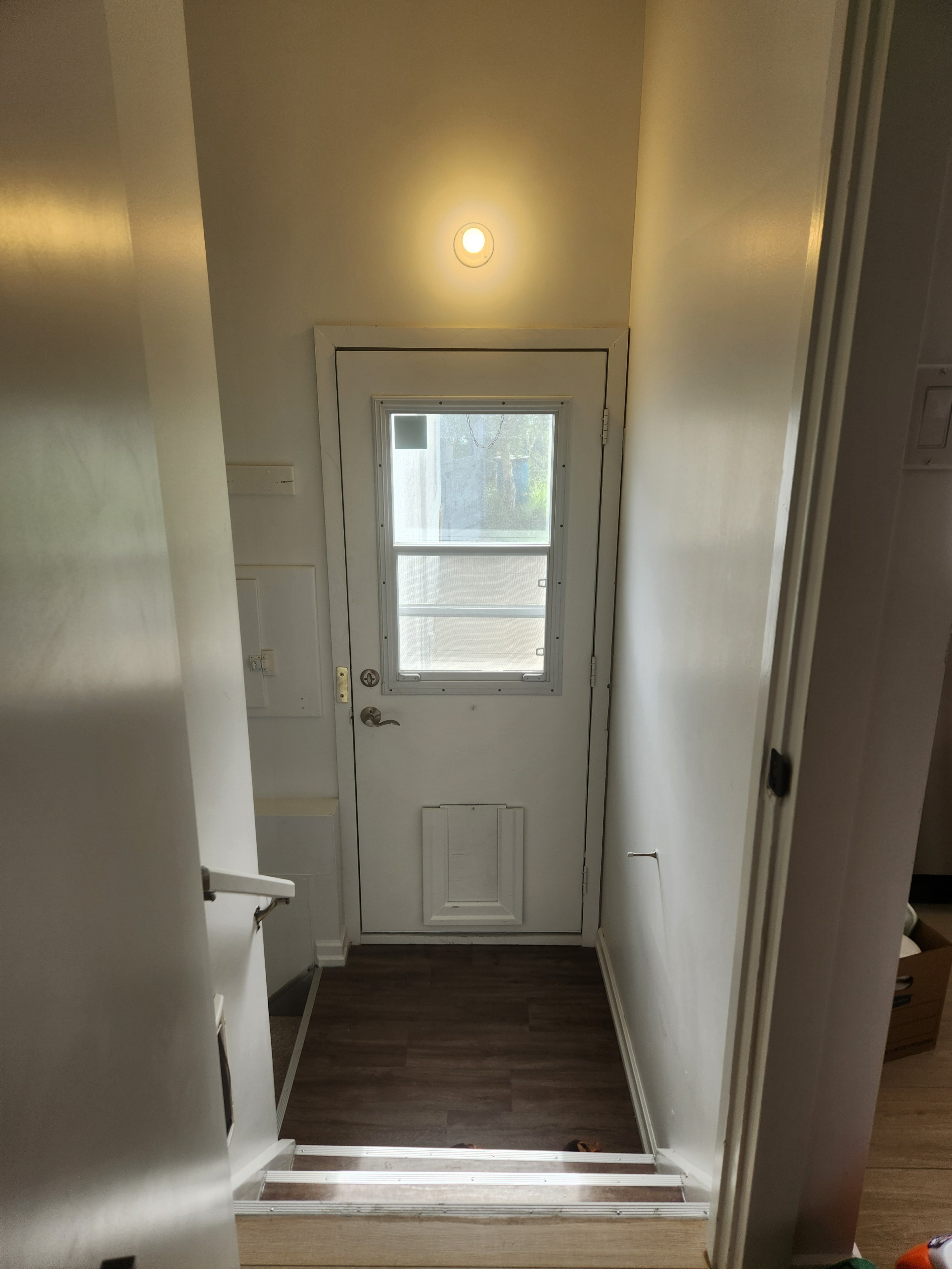 96 West Glen Crescent Southwest, Calgary, AB - Basement for rent