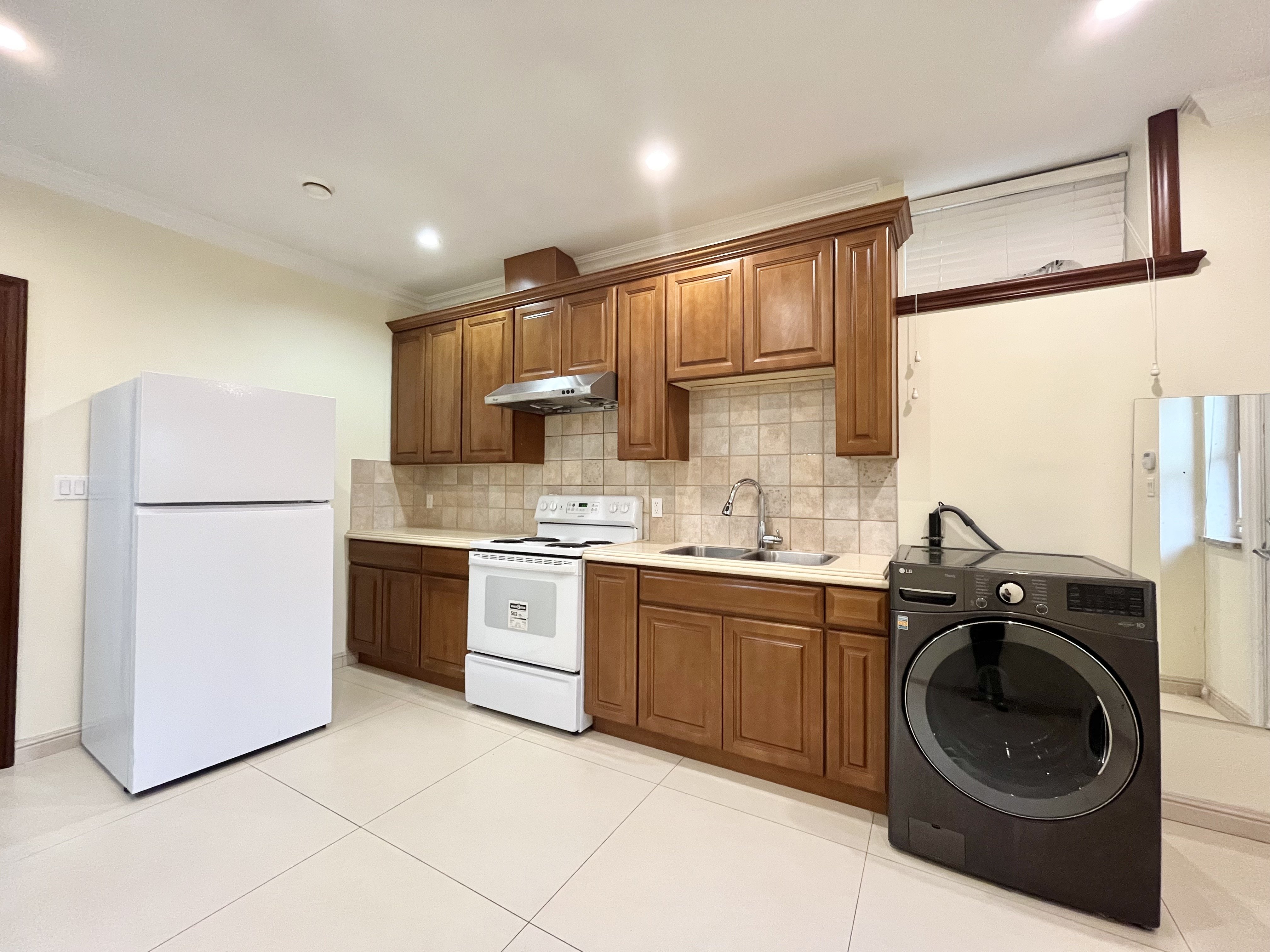 2600 East 54th Avenue, Vancouver, BC - House for rent