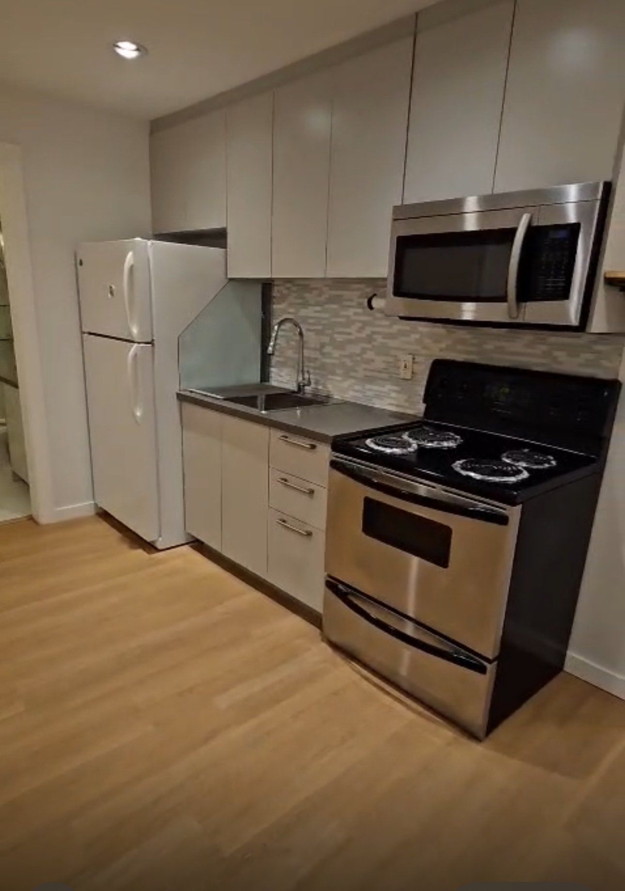 3260 East 5th Avenue, Vancouver, BC - Single-Family Home for rent