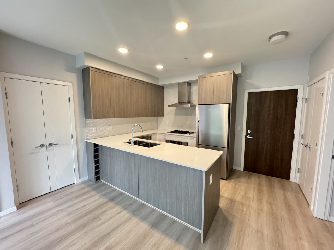 6283 Kingsway, Burnaby, BC - Condo for rent