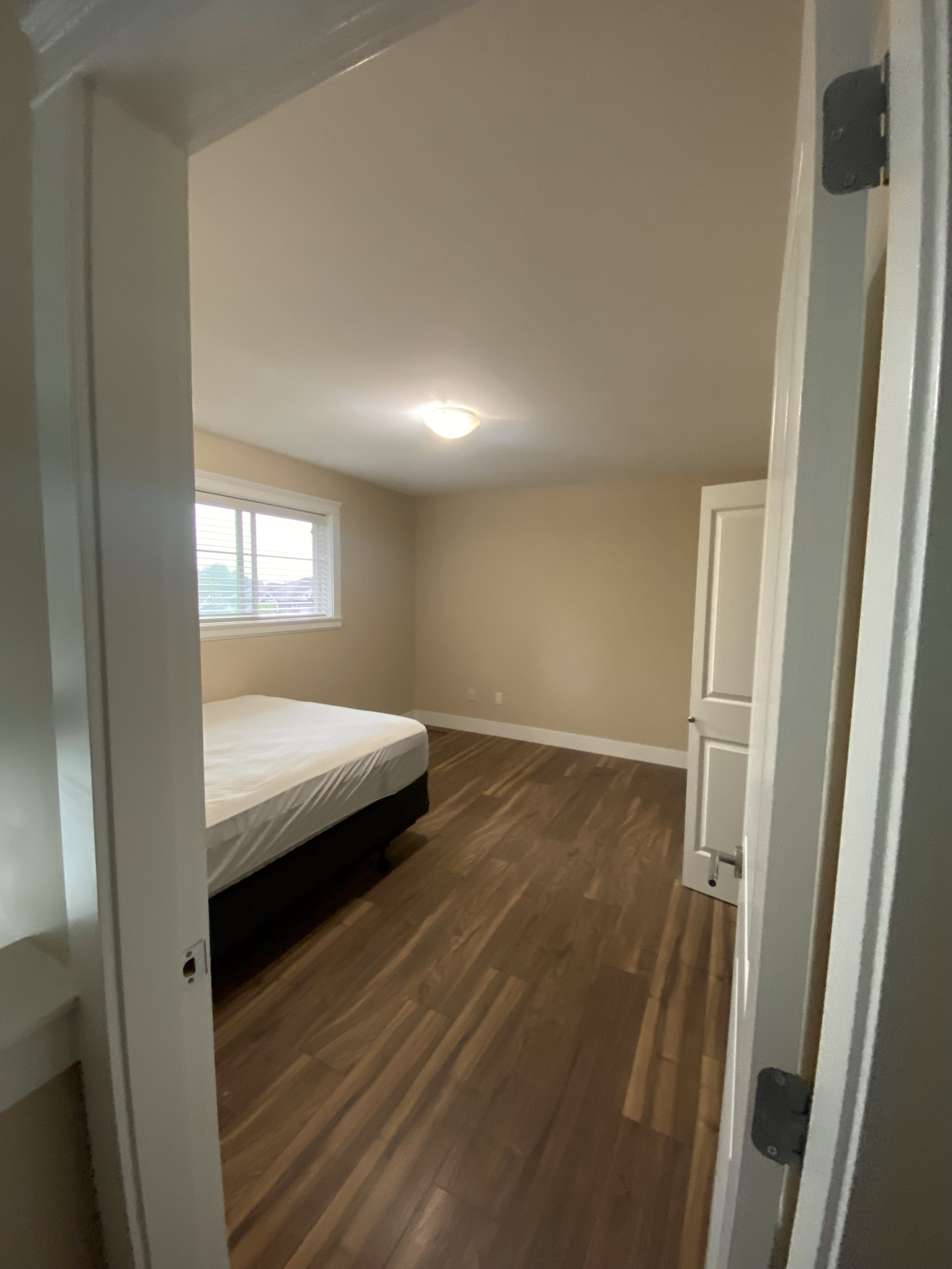 14132 92 Avenue, Surrey, BC - Room for rent