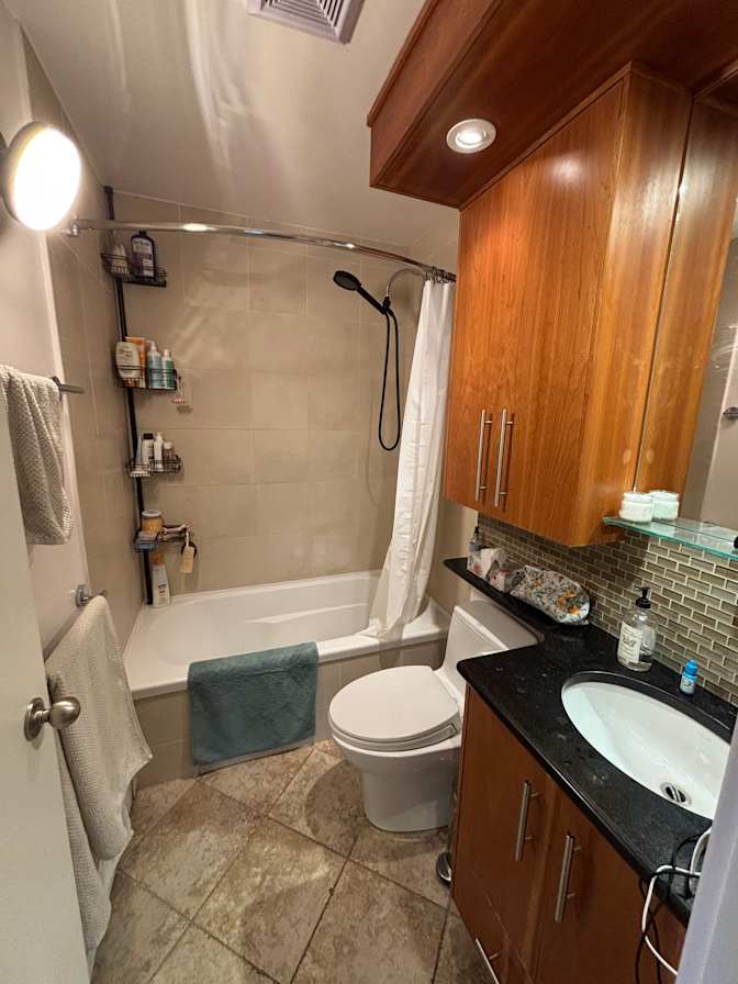 South Calgary, Calgary, AB - Room for rent