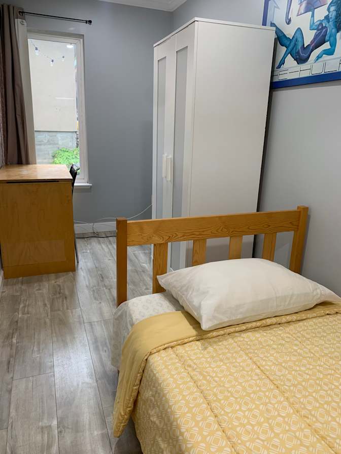 Douglas - Gilpin, Burnaby, BC - Room for rent