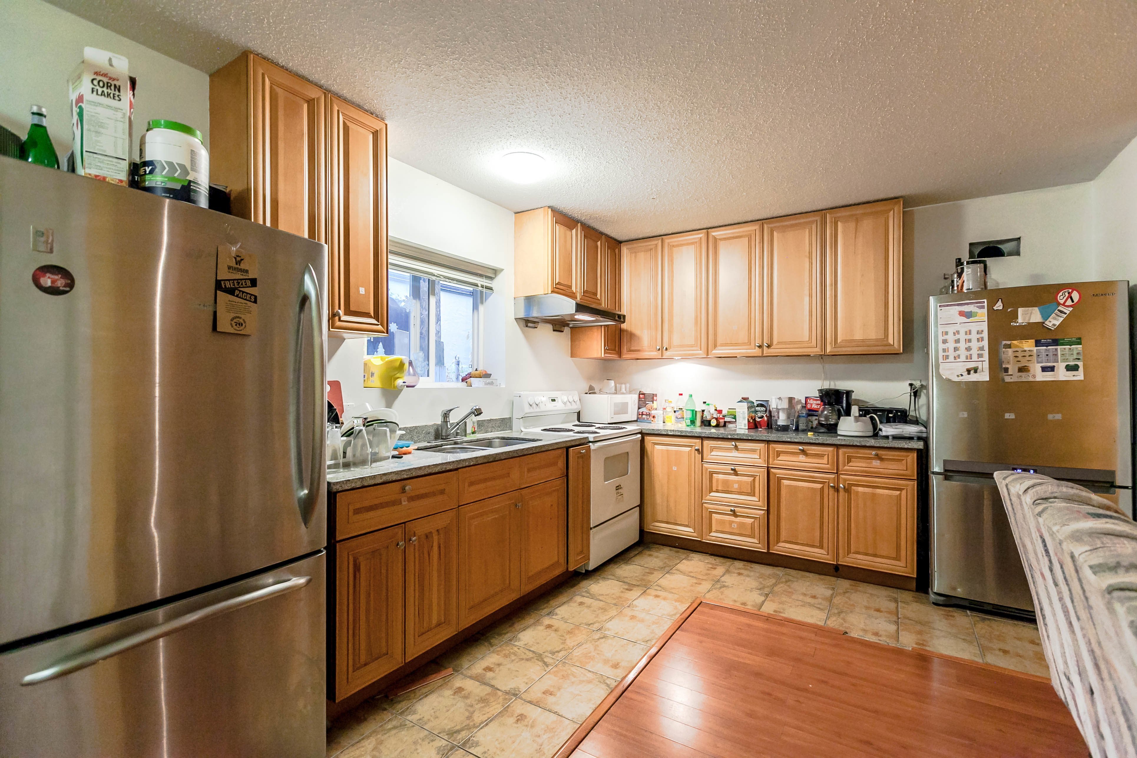 1450 East Broadway, Vancouver, BC - Room for rent