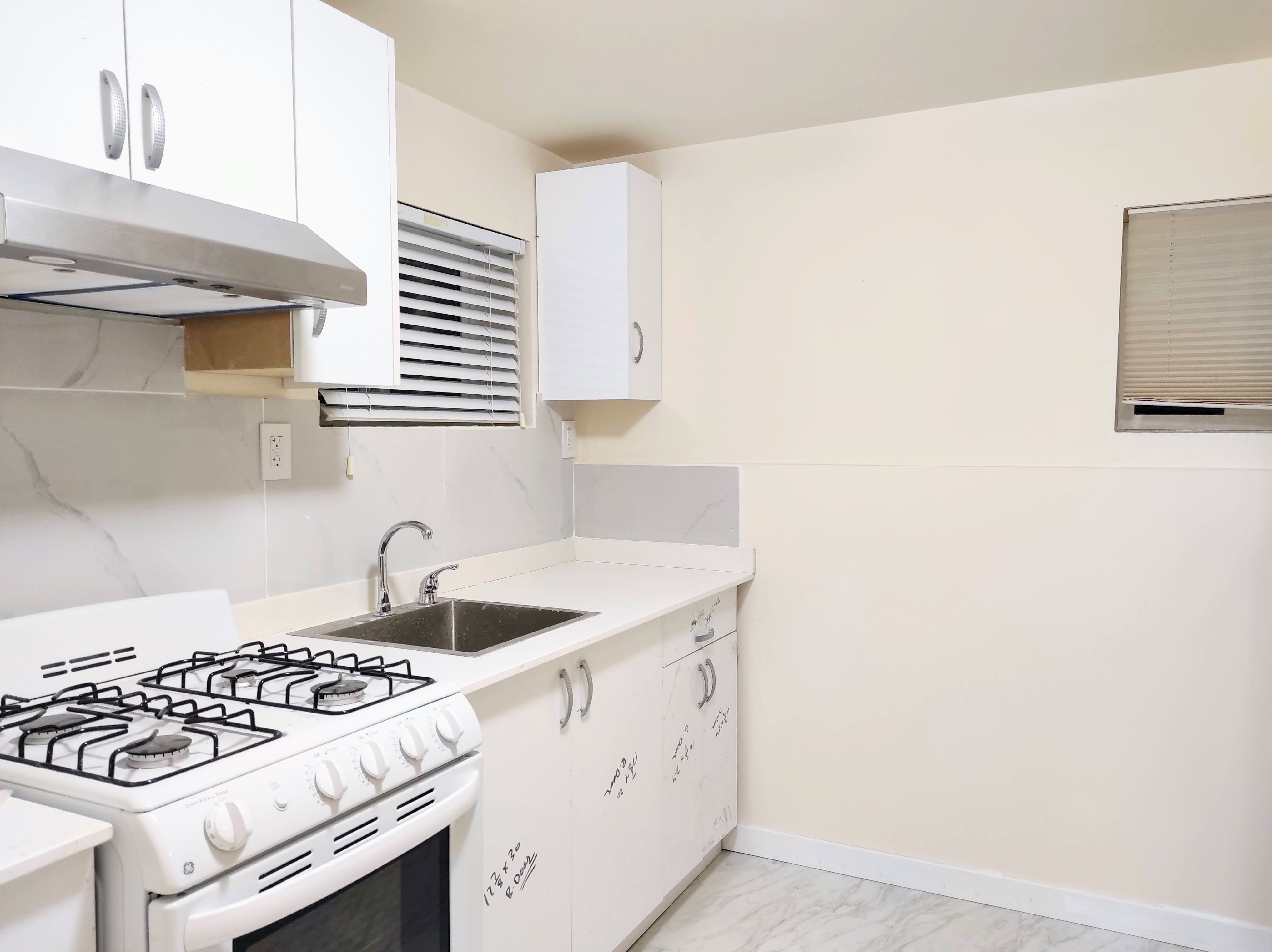 6415 Broadway, Burnaby, BC - House for rent