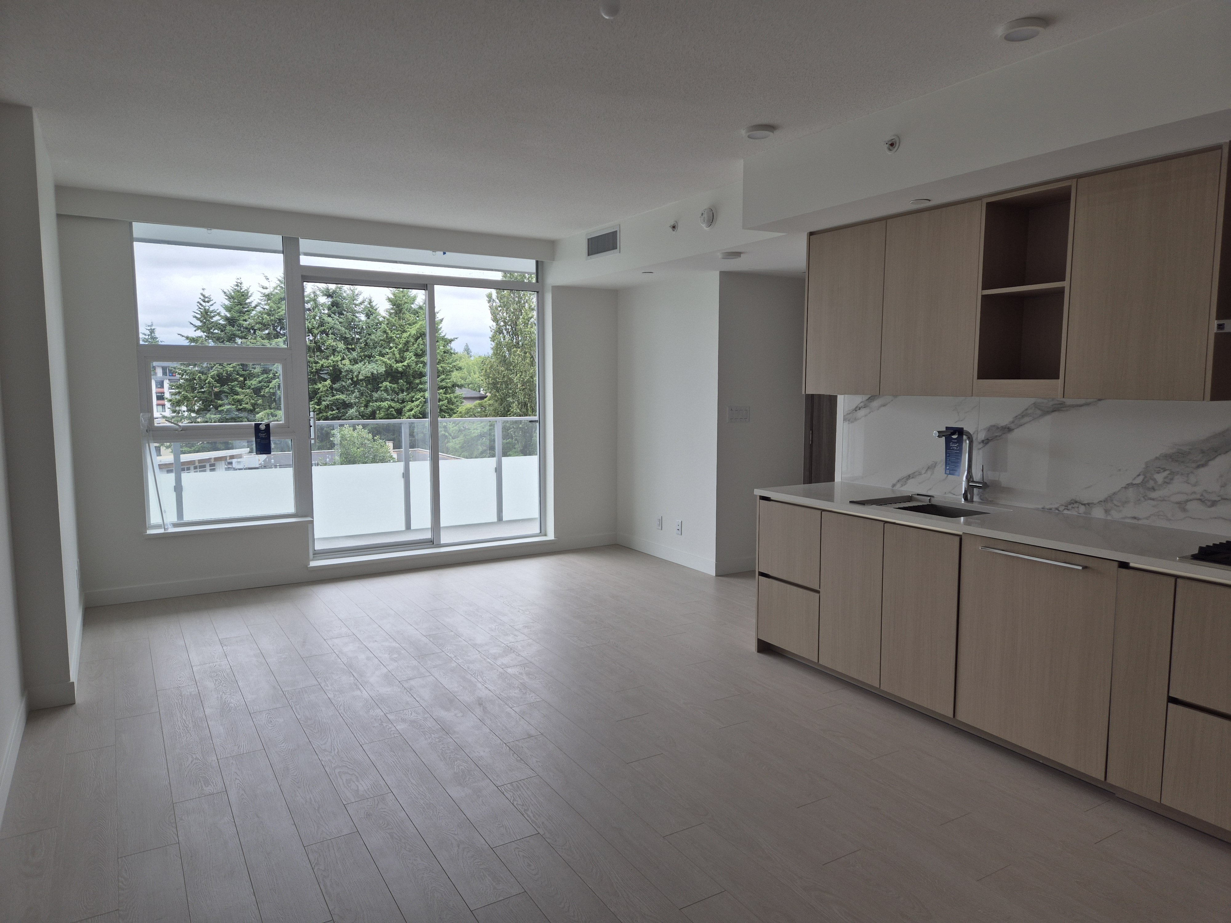 13778 100 Avenue, Surrey, BC - Condo Community for rent