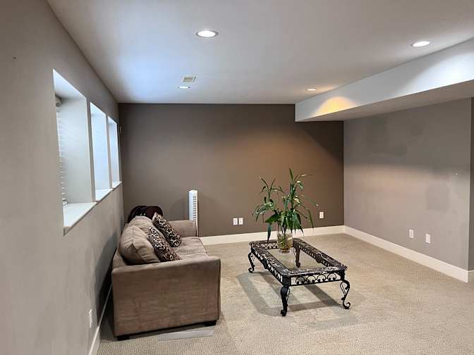 South Newton, Surrey, BC - Room for rent