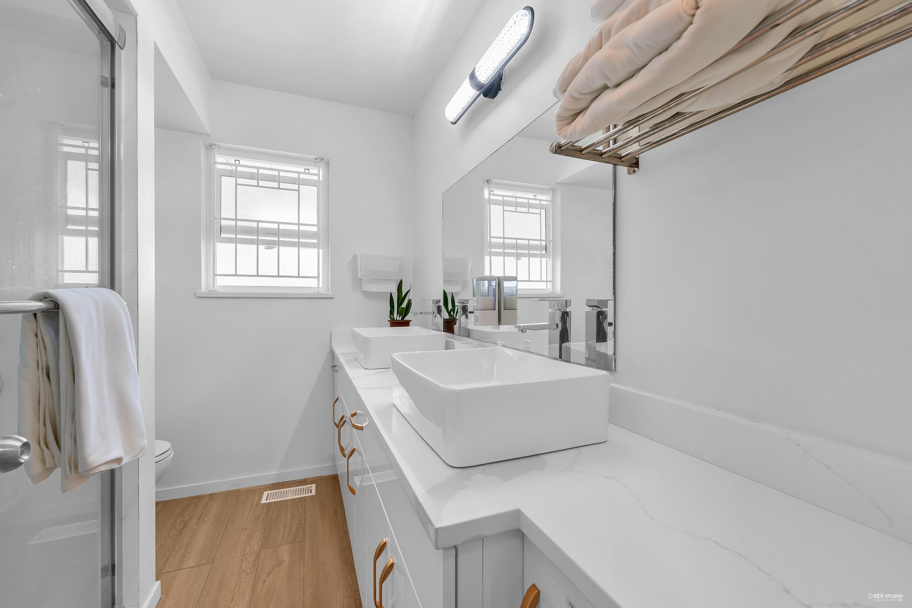 5968 Knight Street, Vancouver, BC - Room for rent