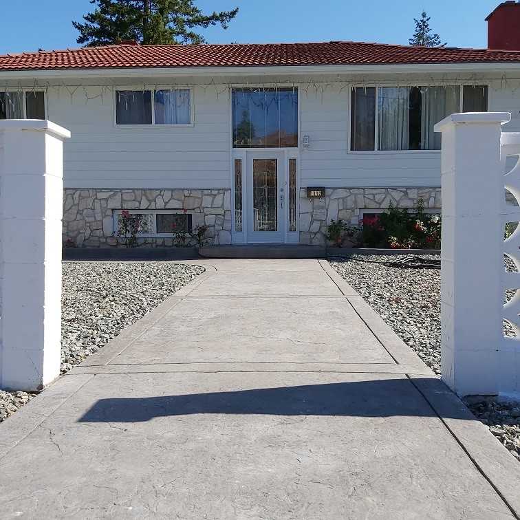 1112 Sprice Avenue