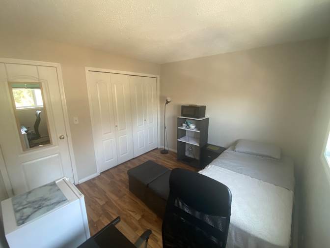 City Centre, Calgary, AB - Room for rent