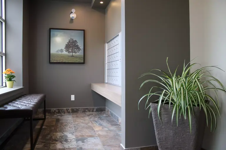 Beautiful 2 bed, 2 bath Apartment-Corner Unit In Abbotsford