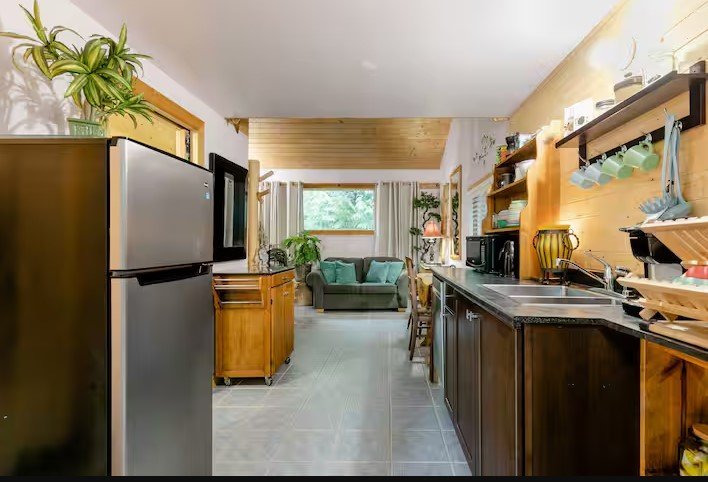 21425 126 Avenue, Maple Ridge, BC - Studio for rent