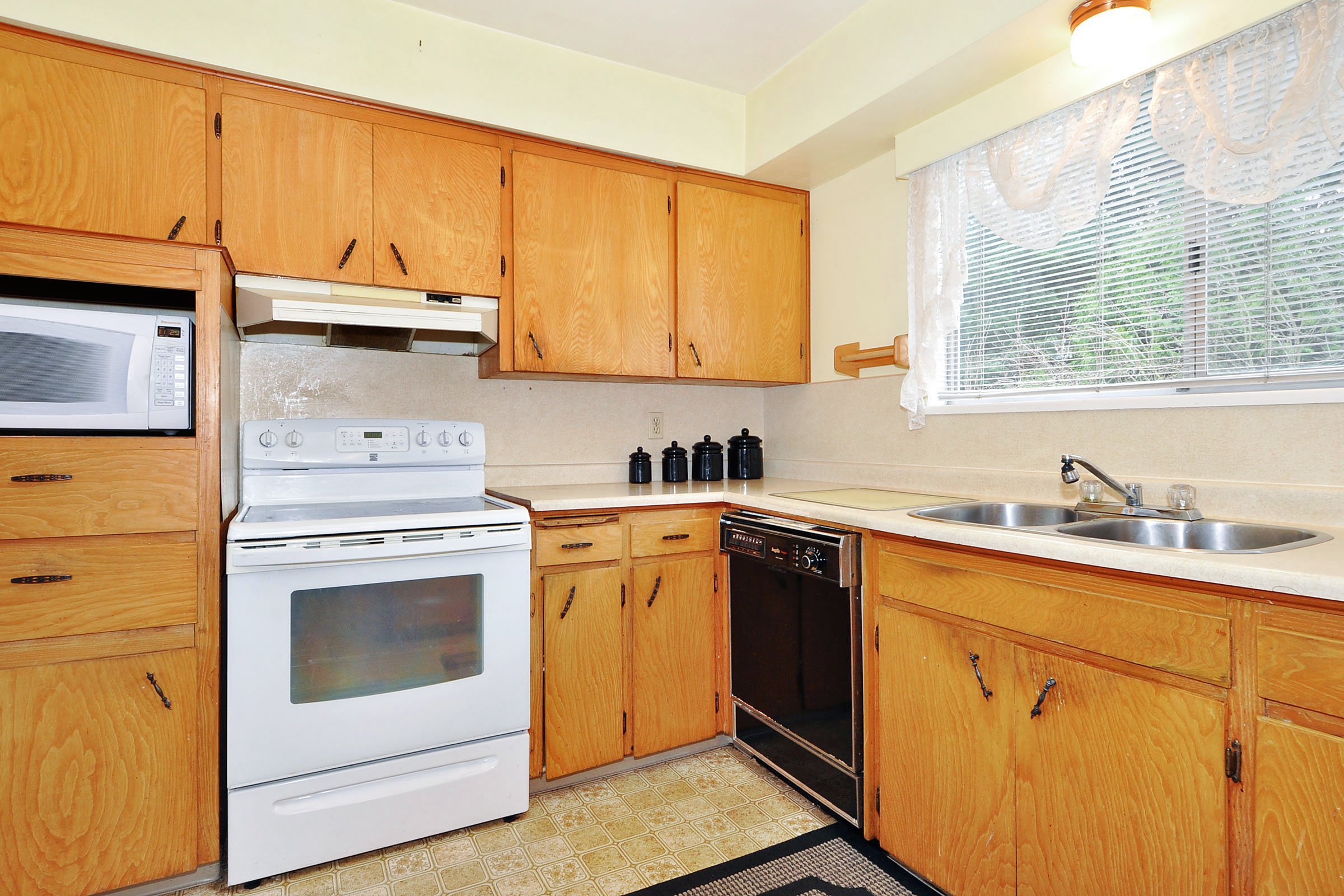5410 Kincaid Street, Burnaby, BC - Main Floor for rent