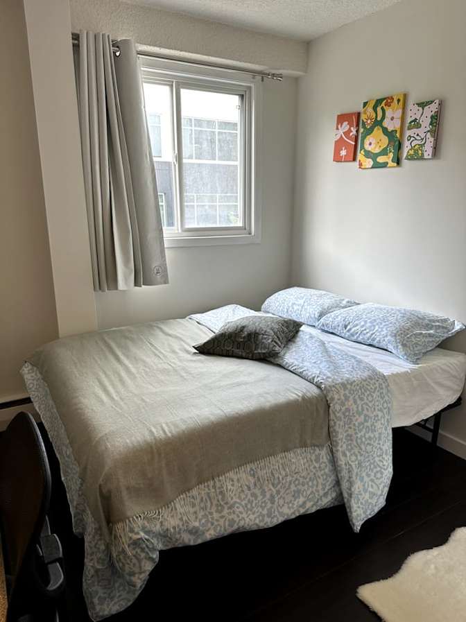 Victoria Park, Calgary, AB - Room for rent