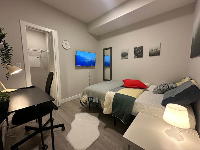 Connaught, Calgary, AB - Room for rent