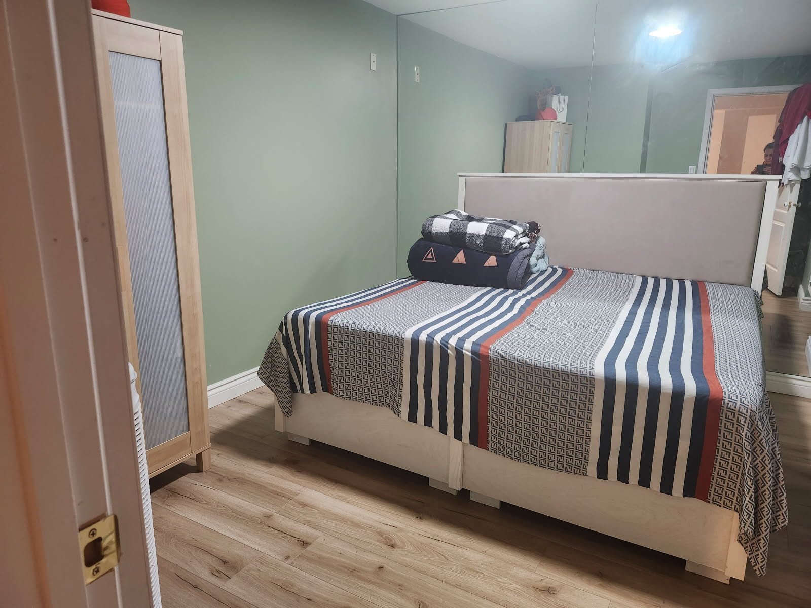 144A Street, Surrey, BC - Room for rent