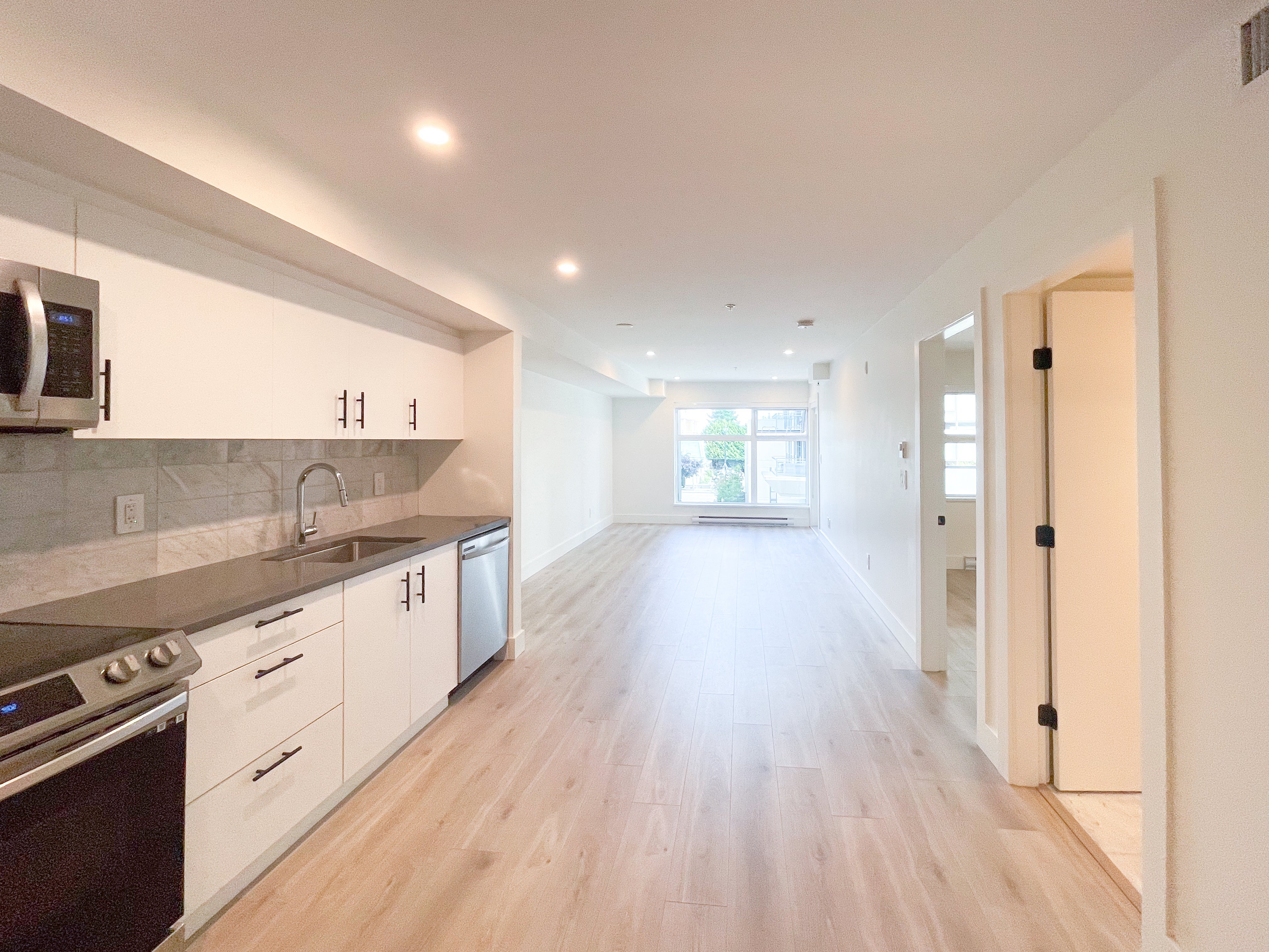 1456 Johnston Road, White Rock, BC - Condo for rent