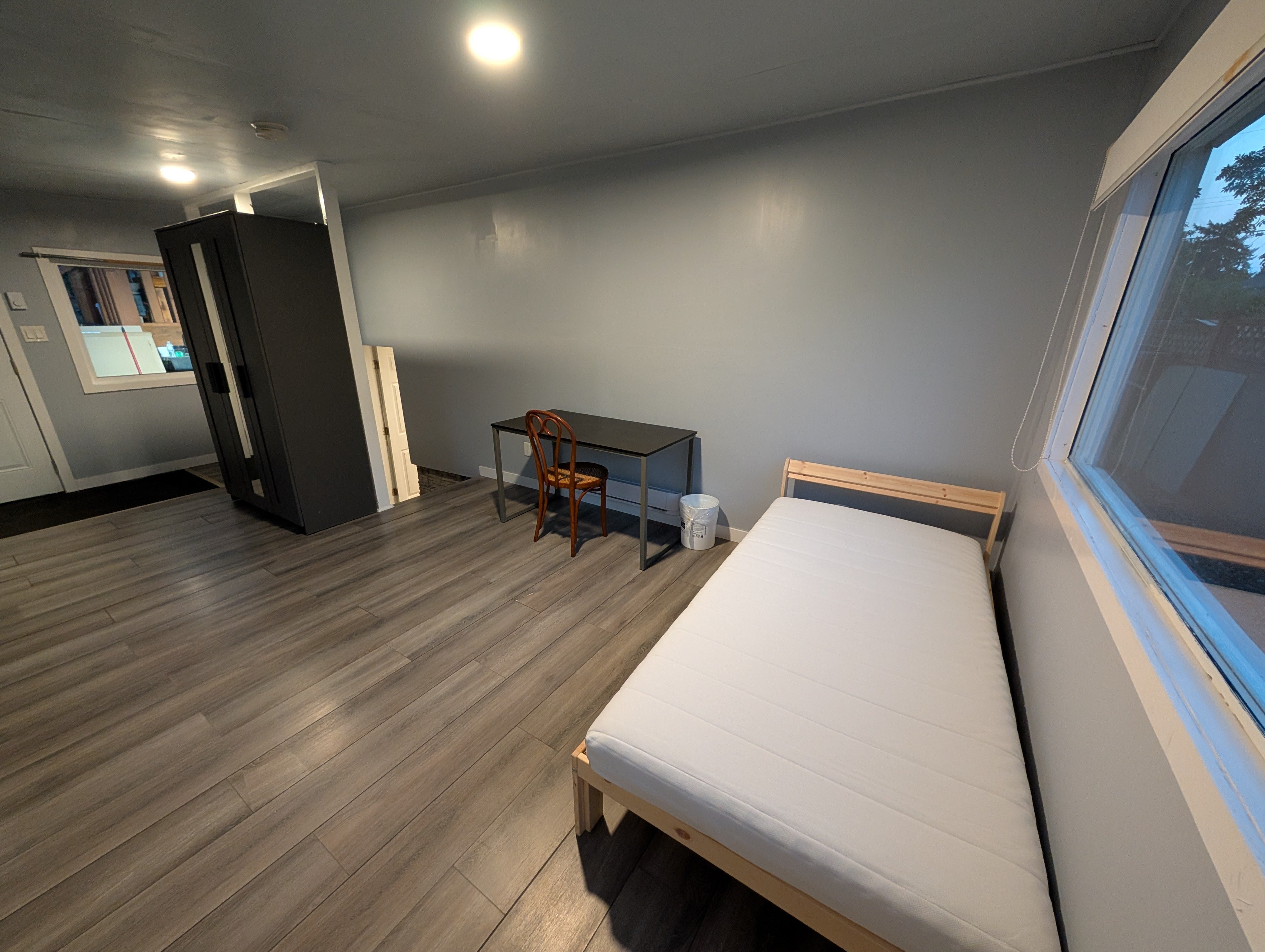 Mary Drive, Surrey, BC - Room for rent