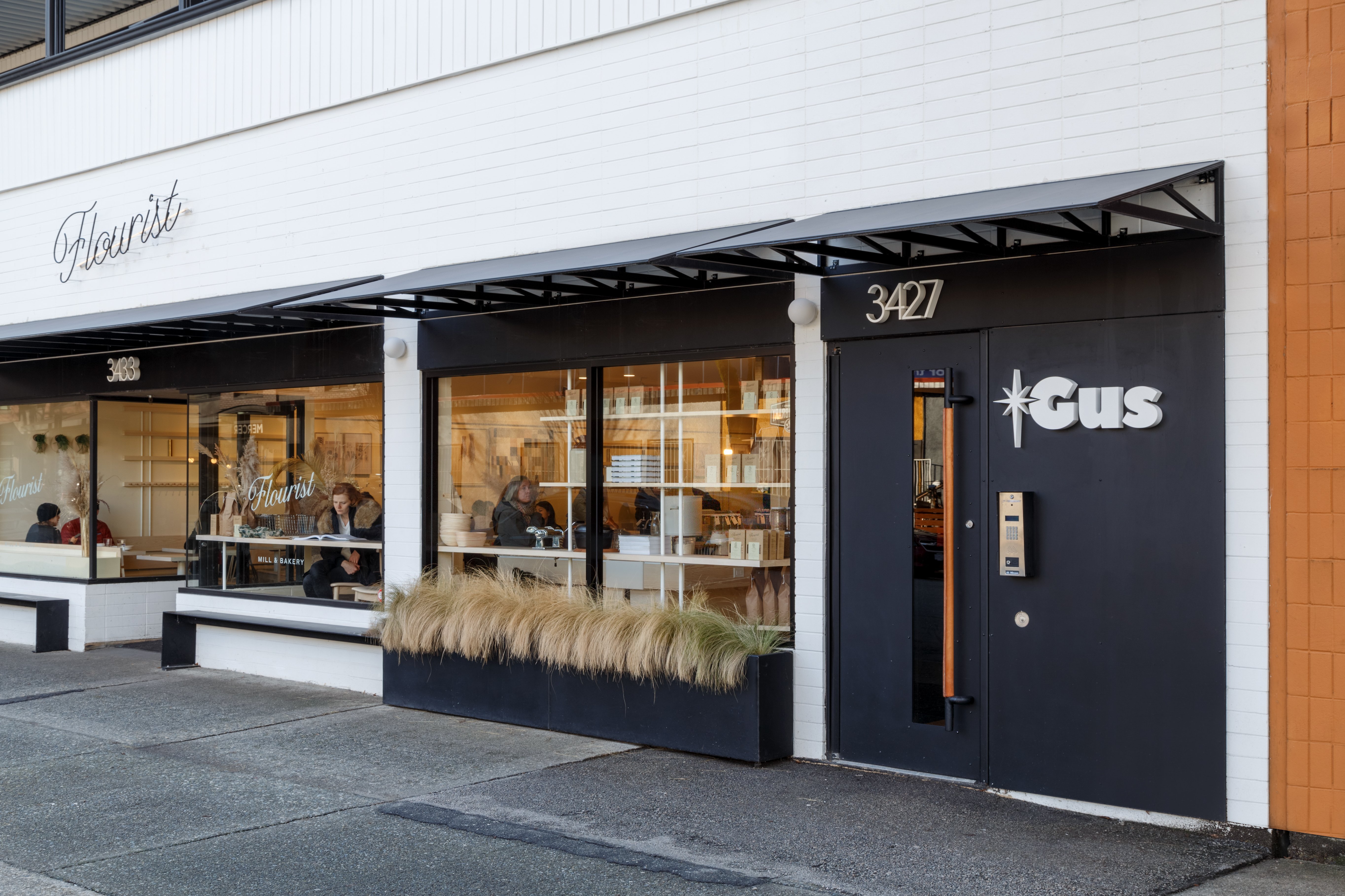 3427 Commercial Street