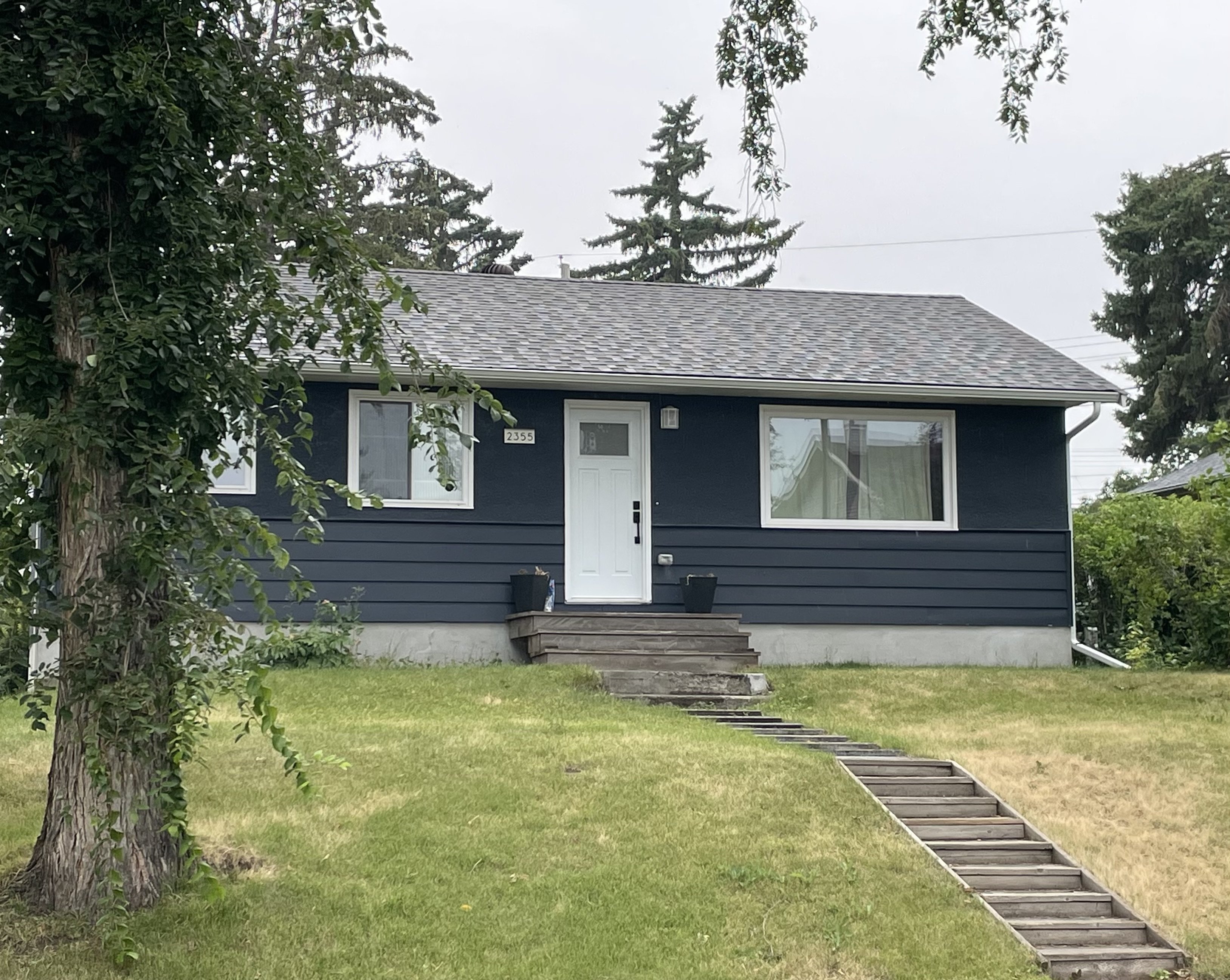 2355 Crestwood Road Southeast, Calgary, AB - Main Floor for rent