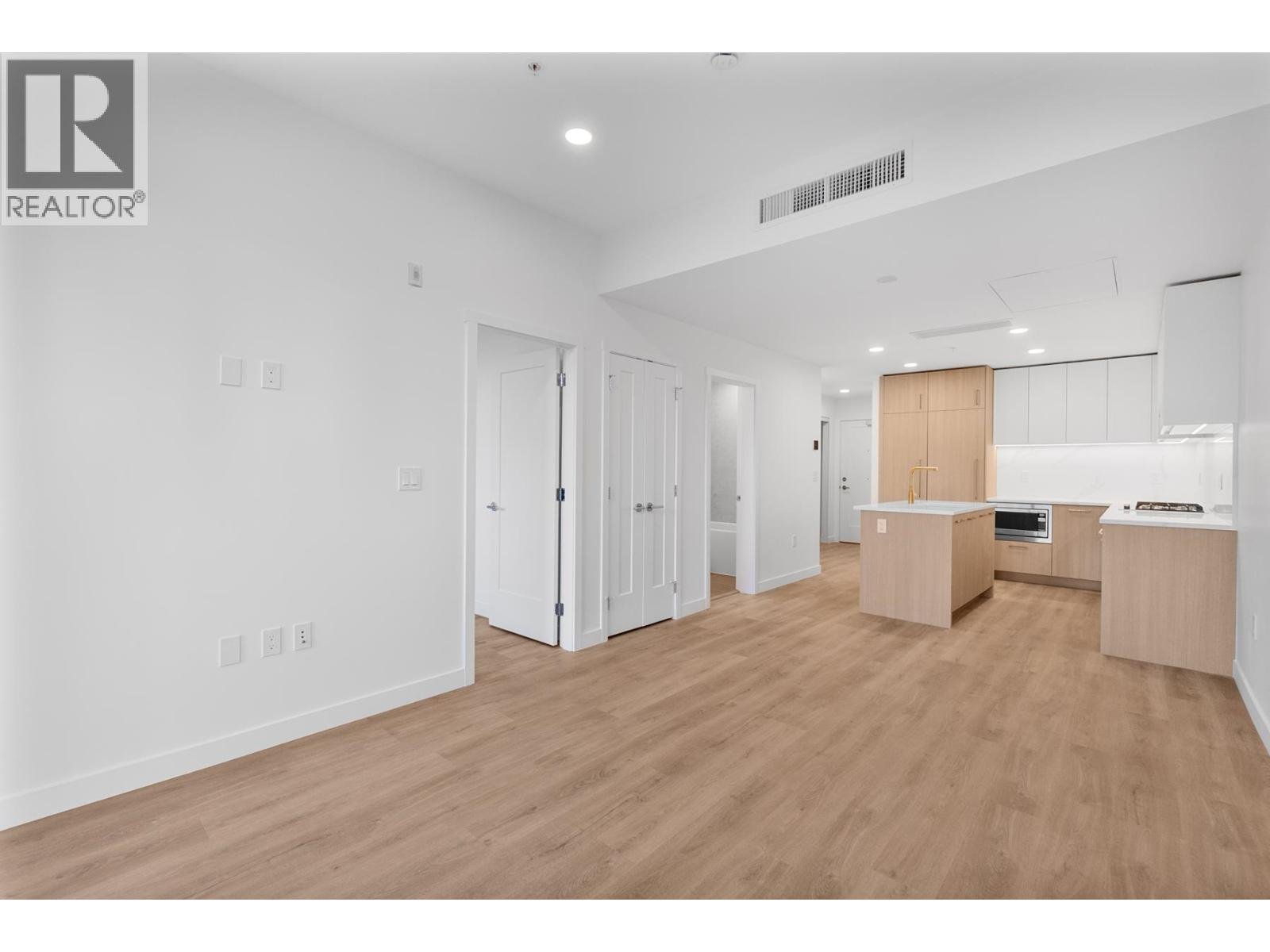 2xx 375 CLAYTON STREET