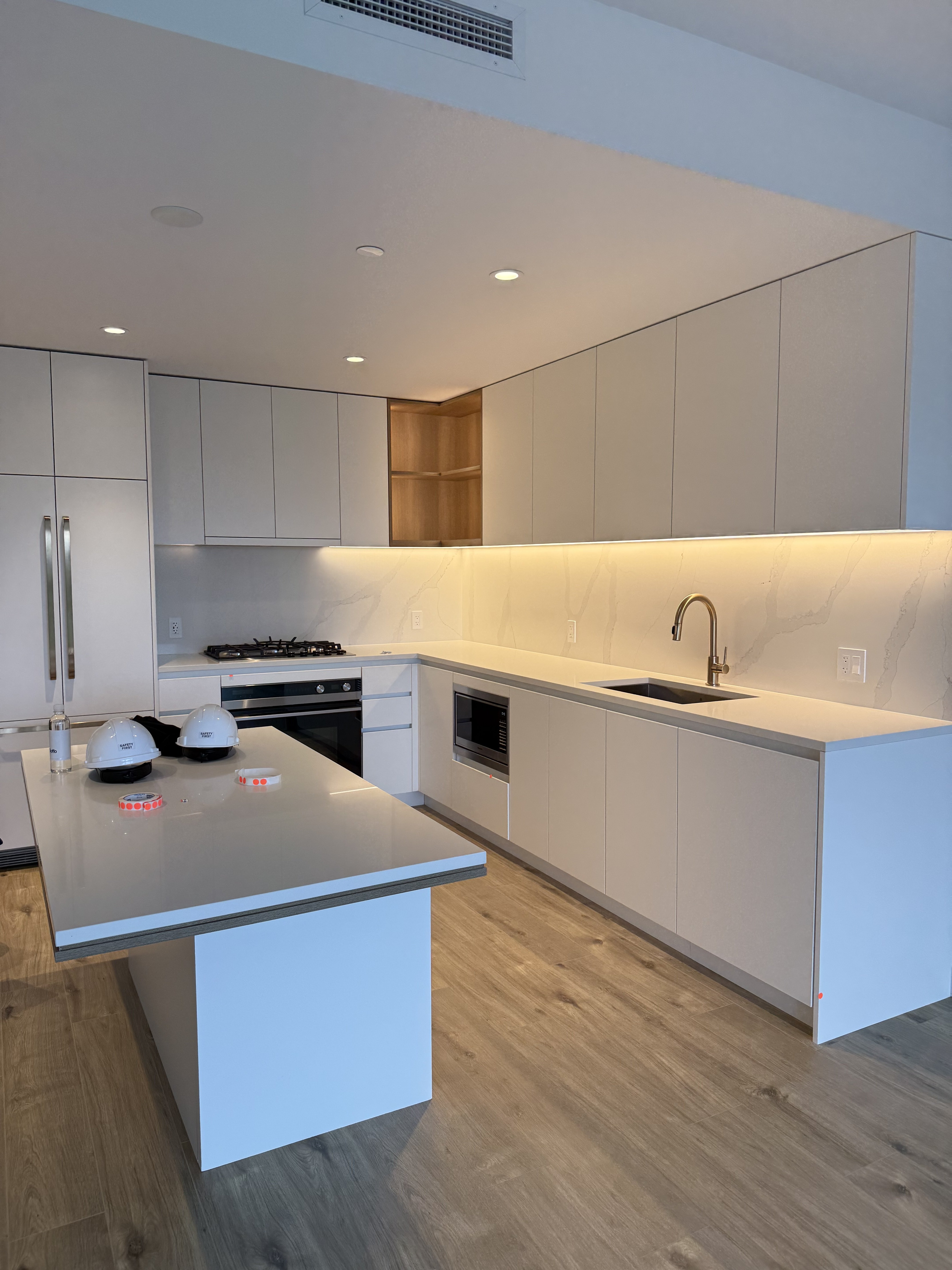 720 Farrow Street, Coquitlam, BC - Condo for rent