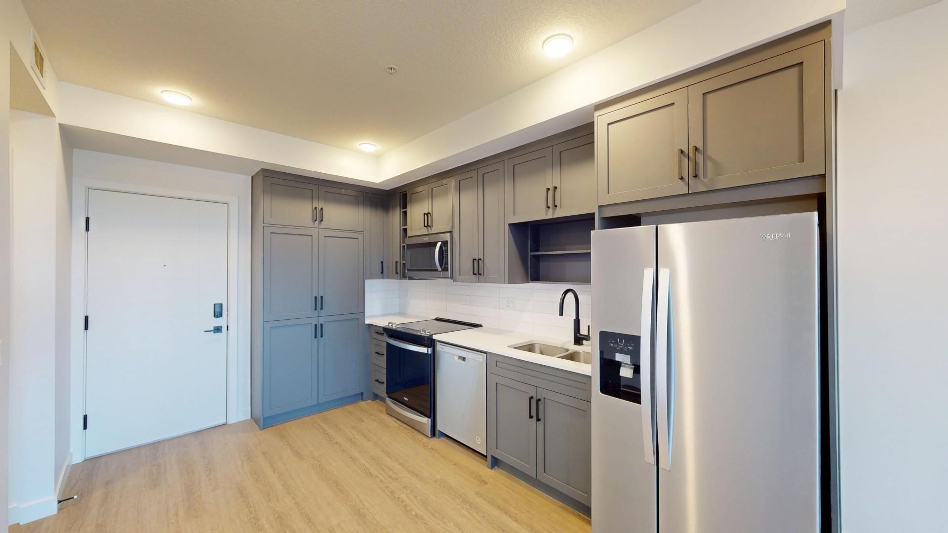 212 - 3932 University Ave NW