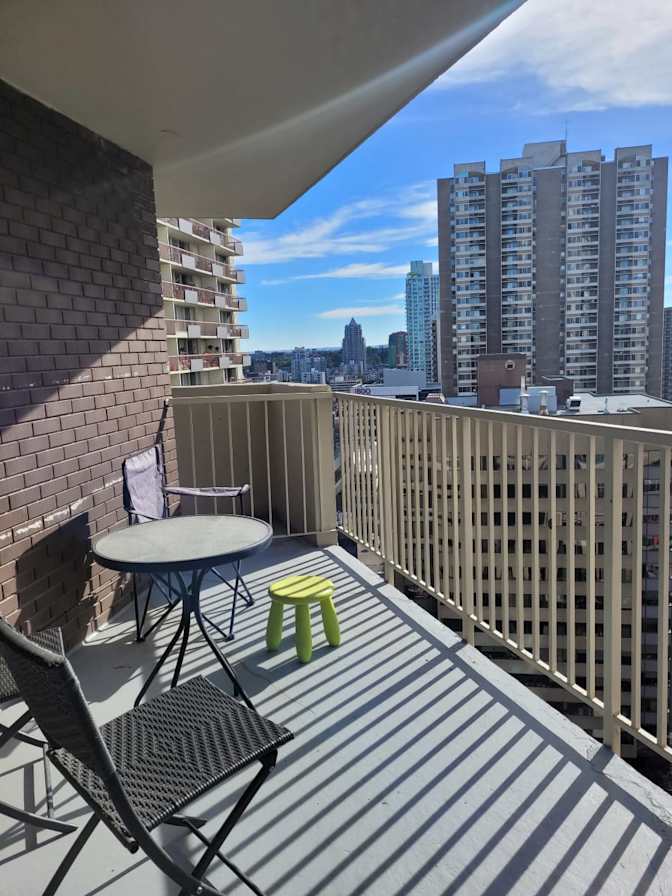 Downtown Commercial Core, Calgary, AB - Room for rent