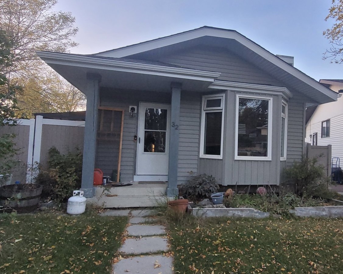 32 Riverbirch Bay Southeast, Calgary, AB - Room for rent