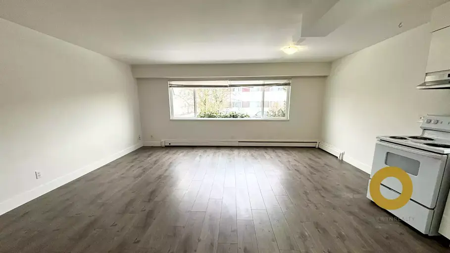 Generous 1 Bed 1Bath on Kingsway!!!