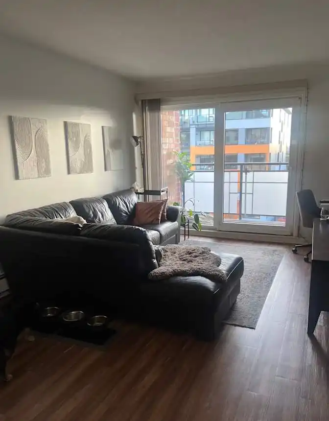 Lower Lonsdale, North Vancouver, BC - Room for rent