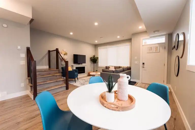 Furnished 4 bed 3 bedroom 2.5 bath townhouse