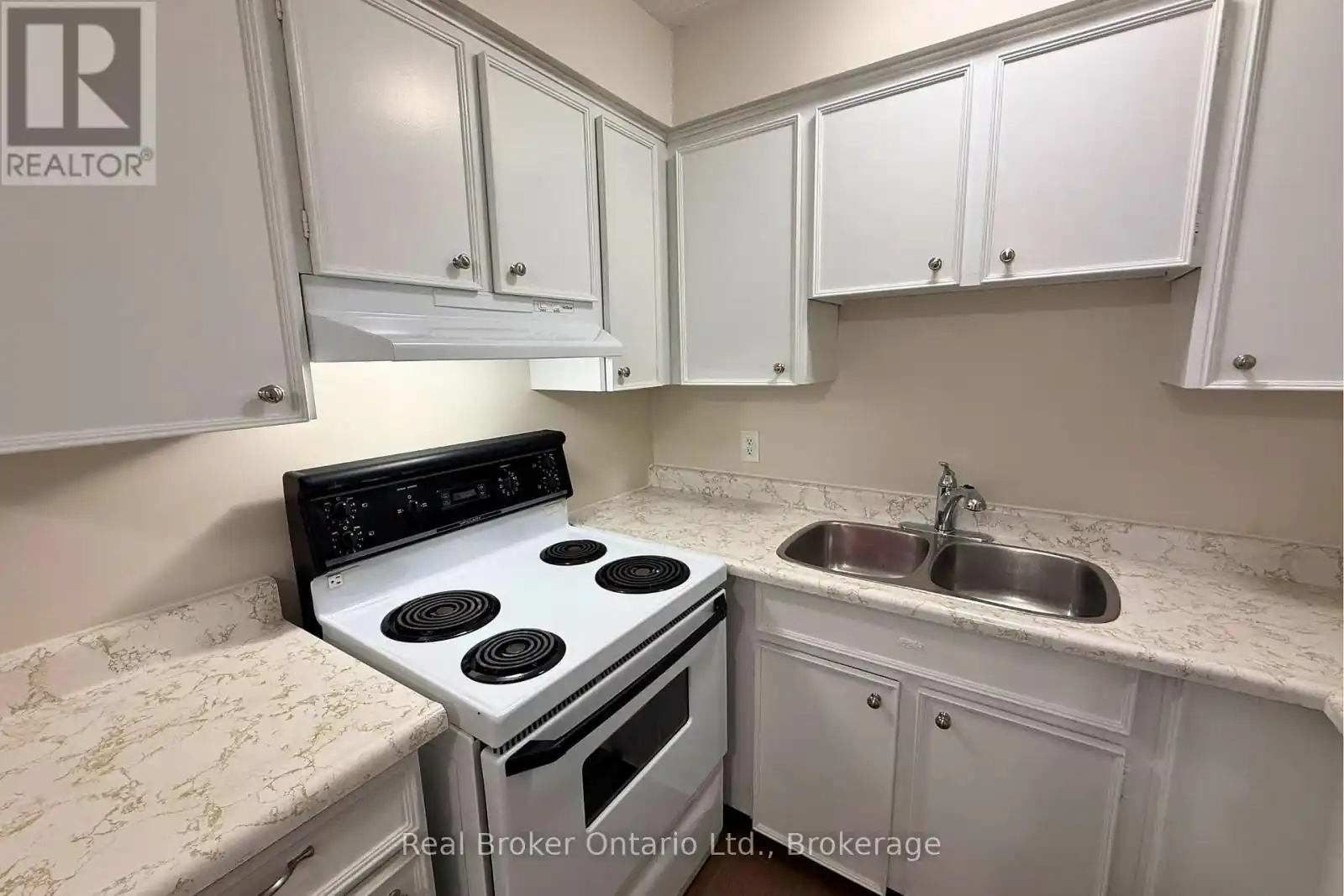 8 - 301 WEST STREET N