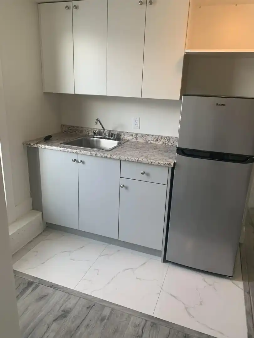 Salter Street, New Westminster, BC - Room for rent