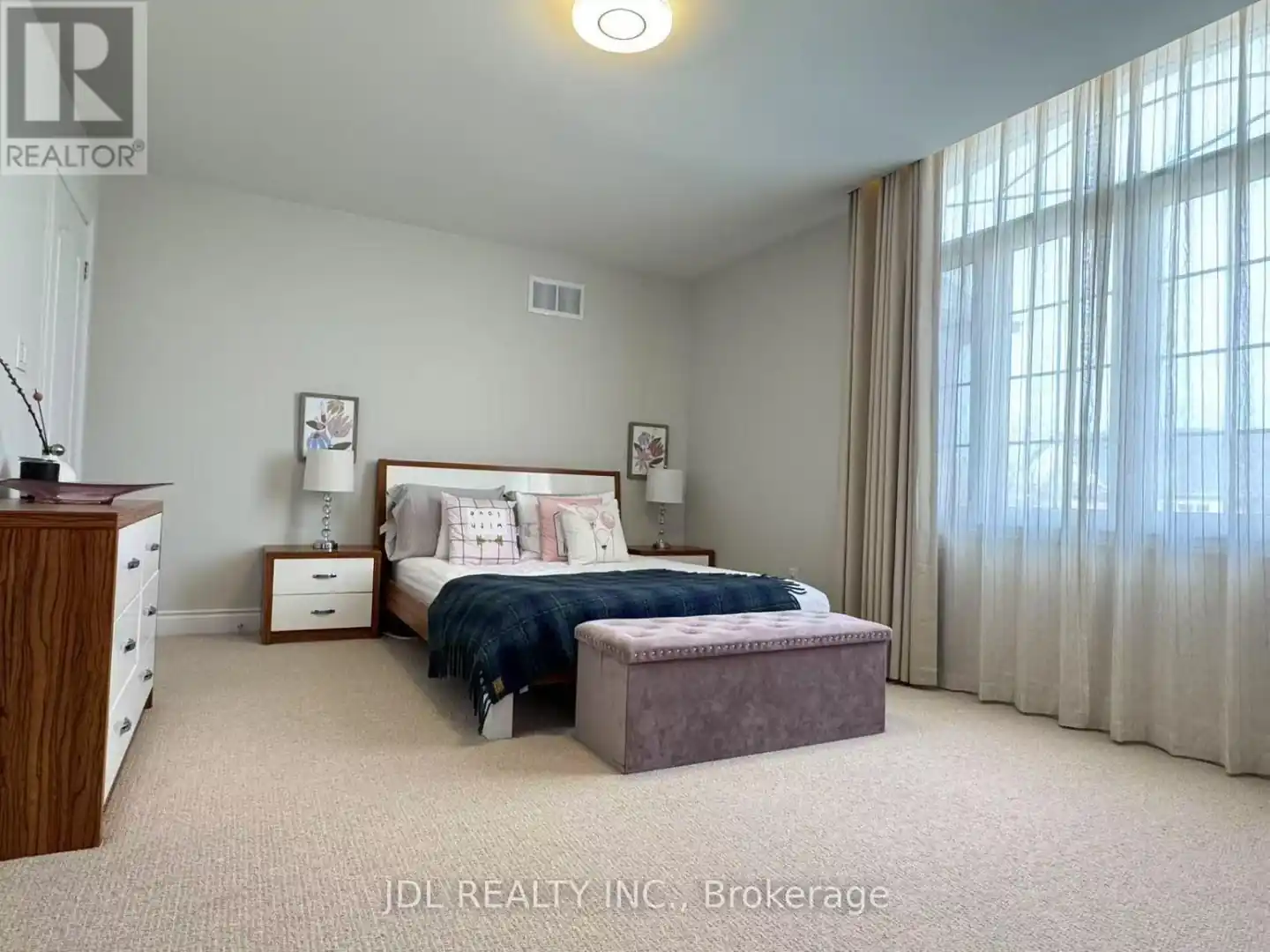 SECOND FLOOR ROOM A - 936 GORING CIRCLE - 936 Goring Circle, Newmarket, ON