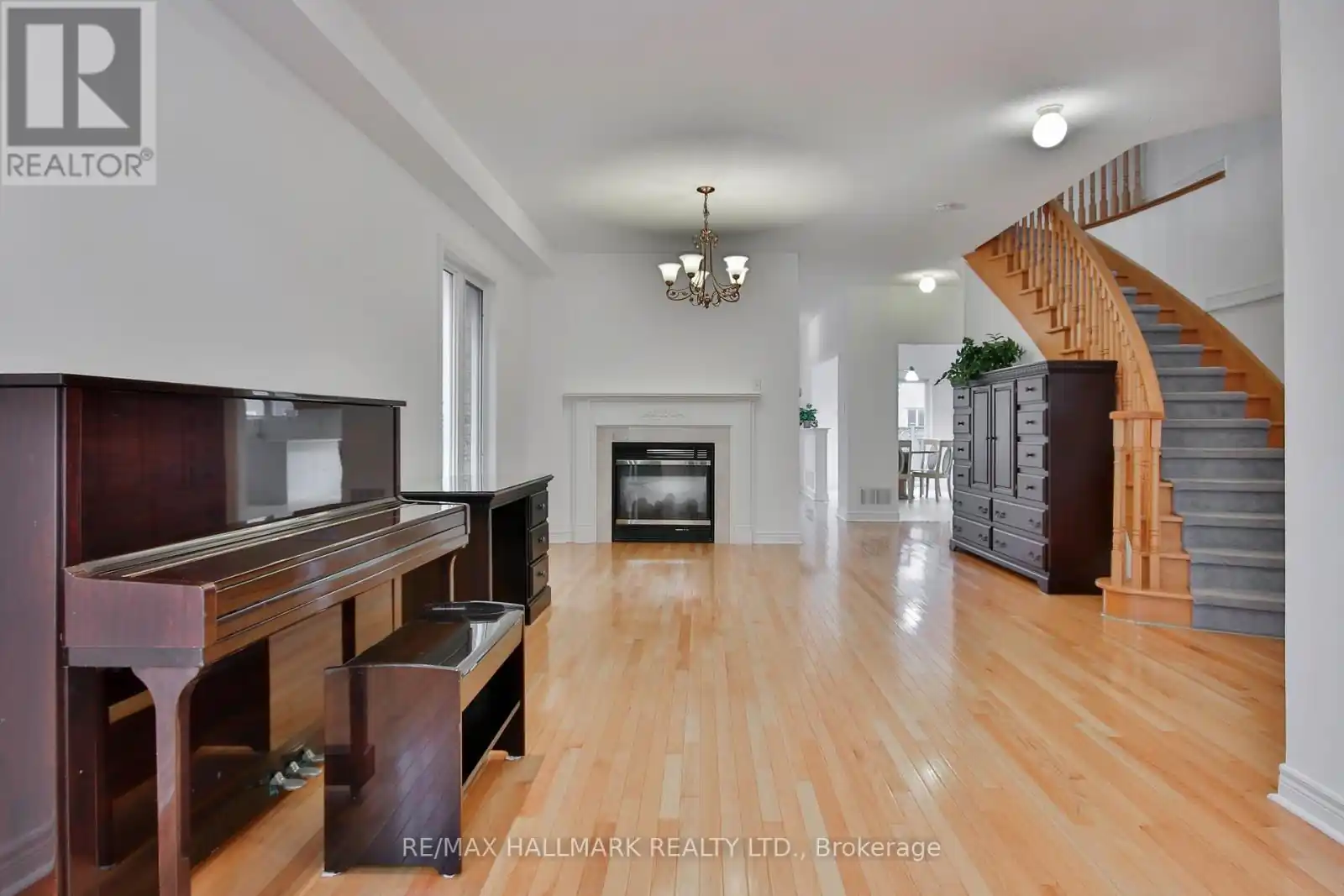 15 BRIARGLEN ROAD - 15 Briarglen Road, Markham, ON