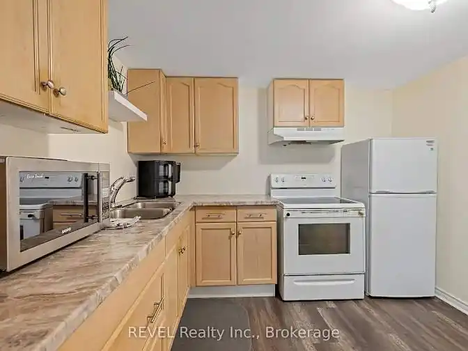 Cherrywood Acres, Niagara Falls, ON - Room for rent