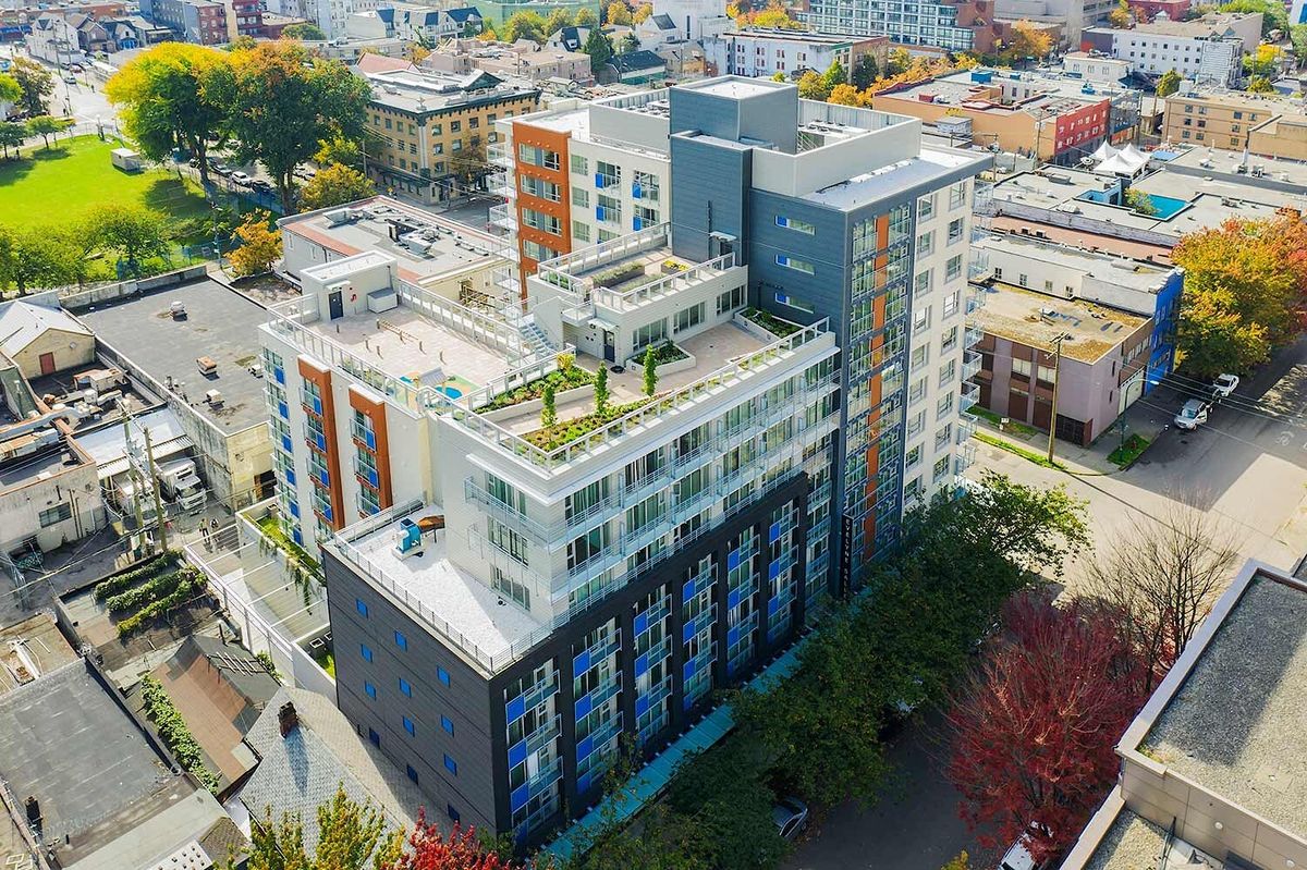 409 - 124 Dunlevy Ave