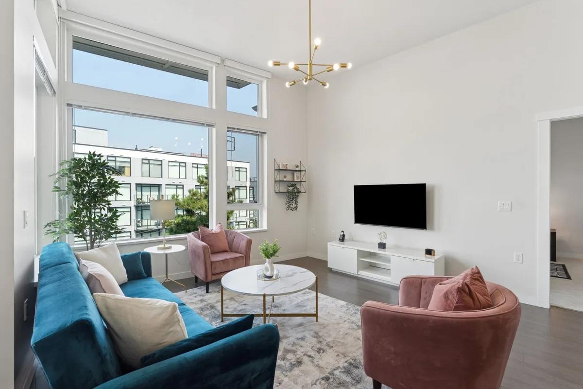 277 1st St W, North Vancouver, BC