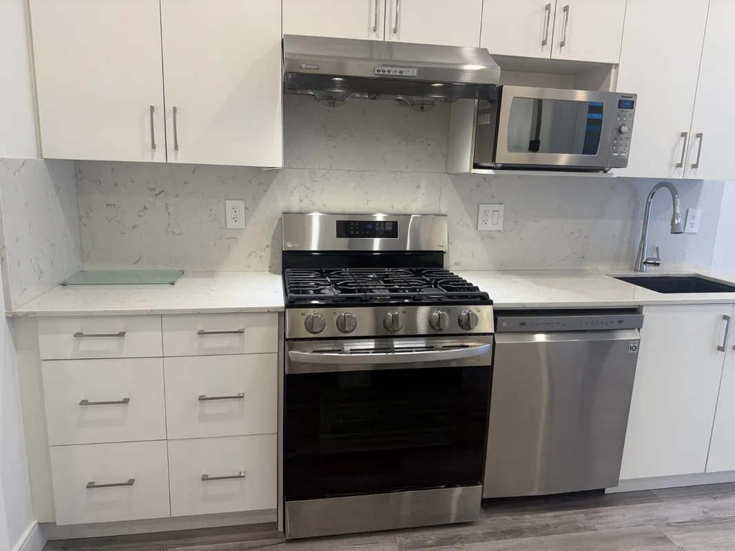 5748 Athlone St, Vancouver, BC